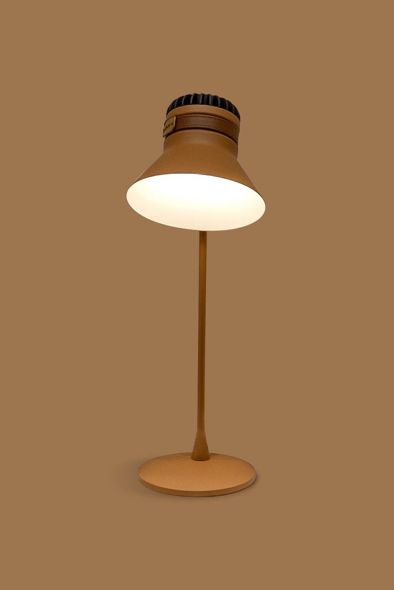 Lampada da tavolo Cordea by Masiero in finitura Mocha Mousse nuovo colore 2025