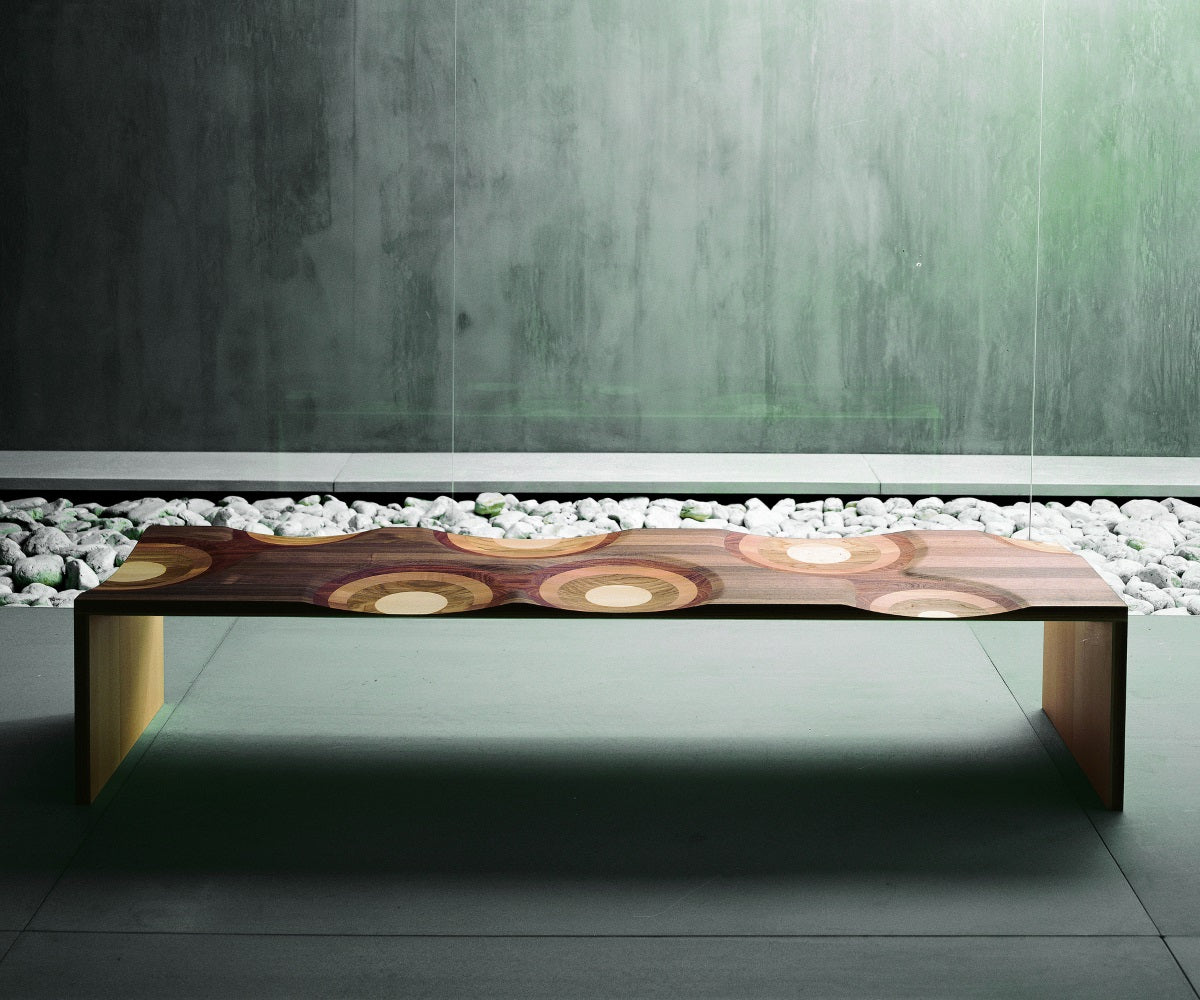 Ripples indoor panca in legno scolpita