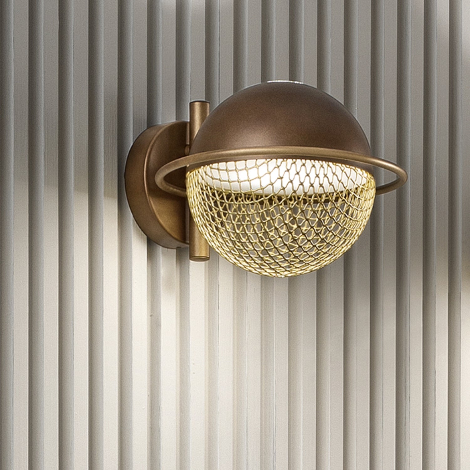 Lampada a parete Iglù Masiero rete mesh dorata scoprila da Atlantico Milano
