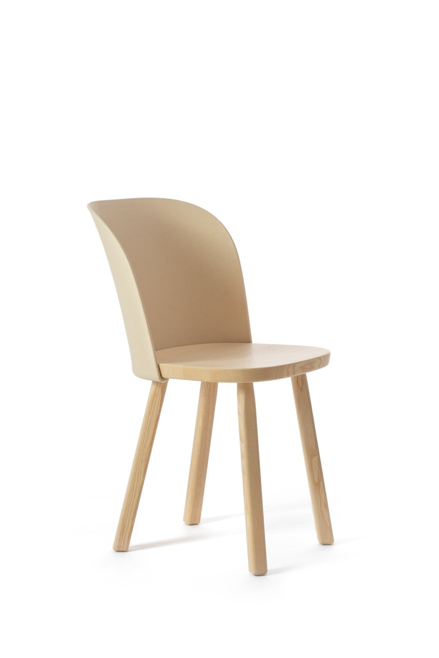 Sedia Alpina Magis: tradizione e innovazione sostenibile