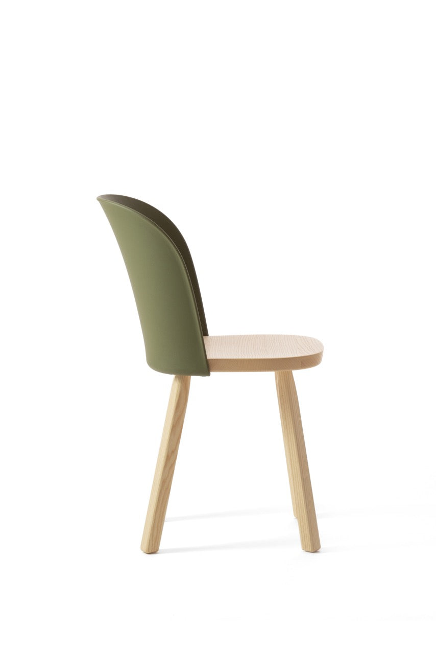 Sedia Alpina Magis: tradizione e innovazione sostenibile