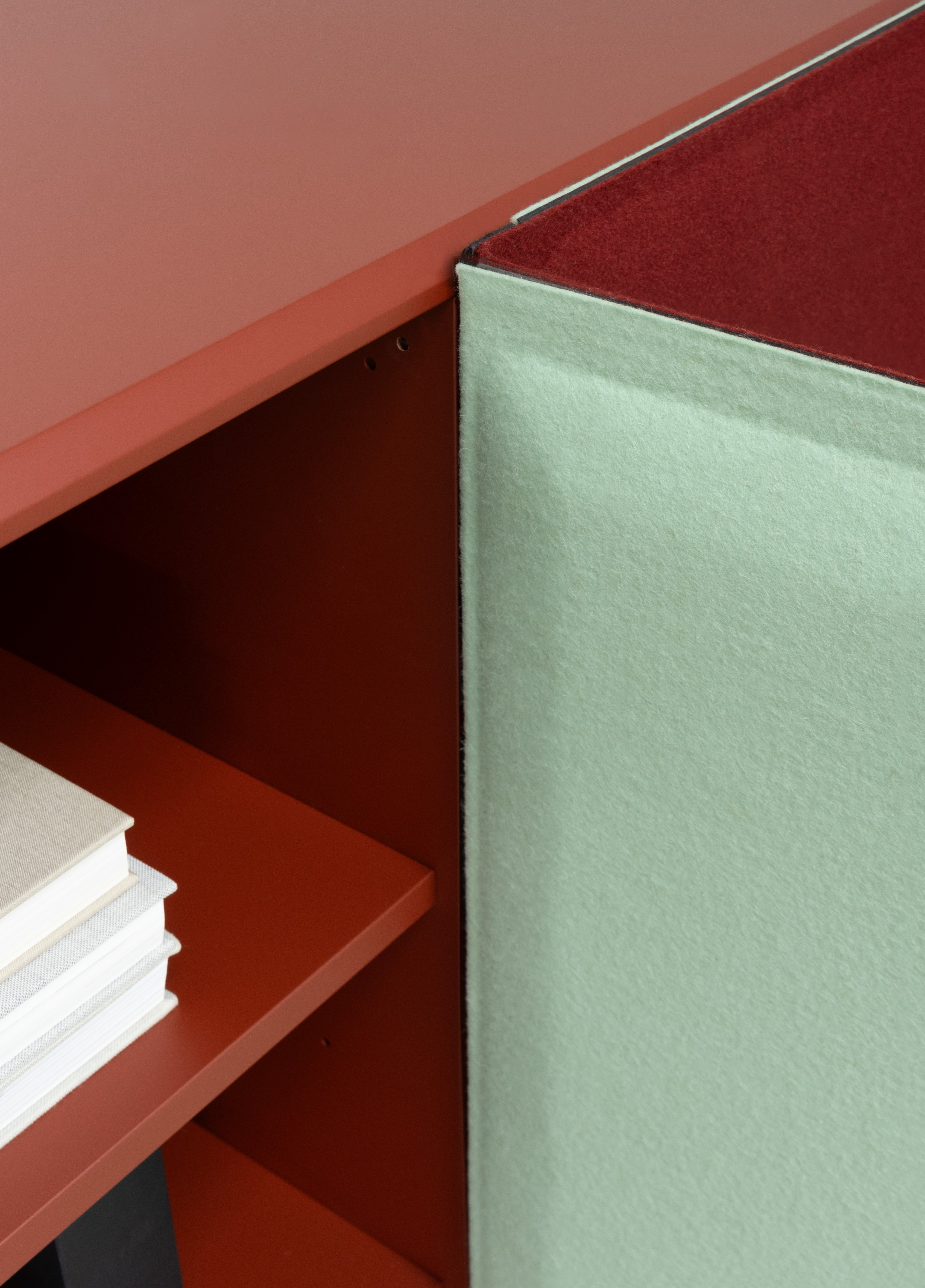 Tacito: il mobile contenitore minimalista e innovativo