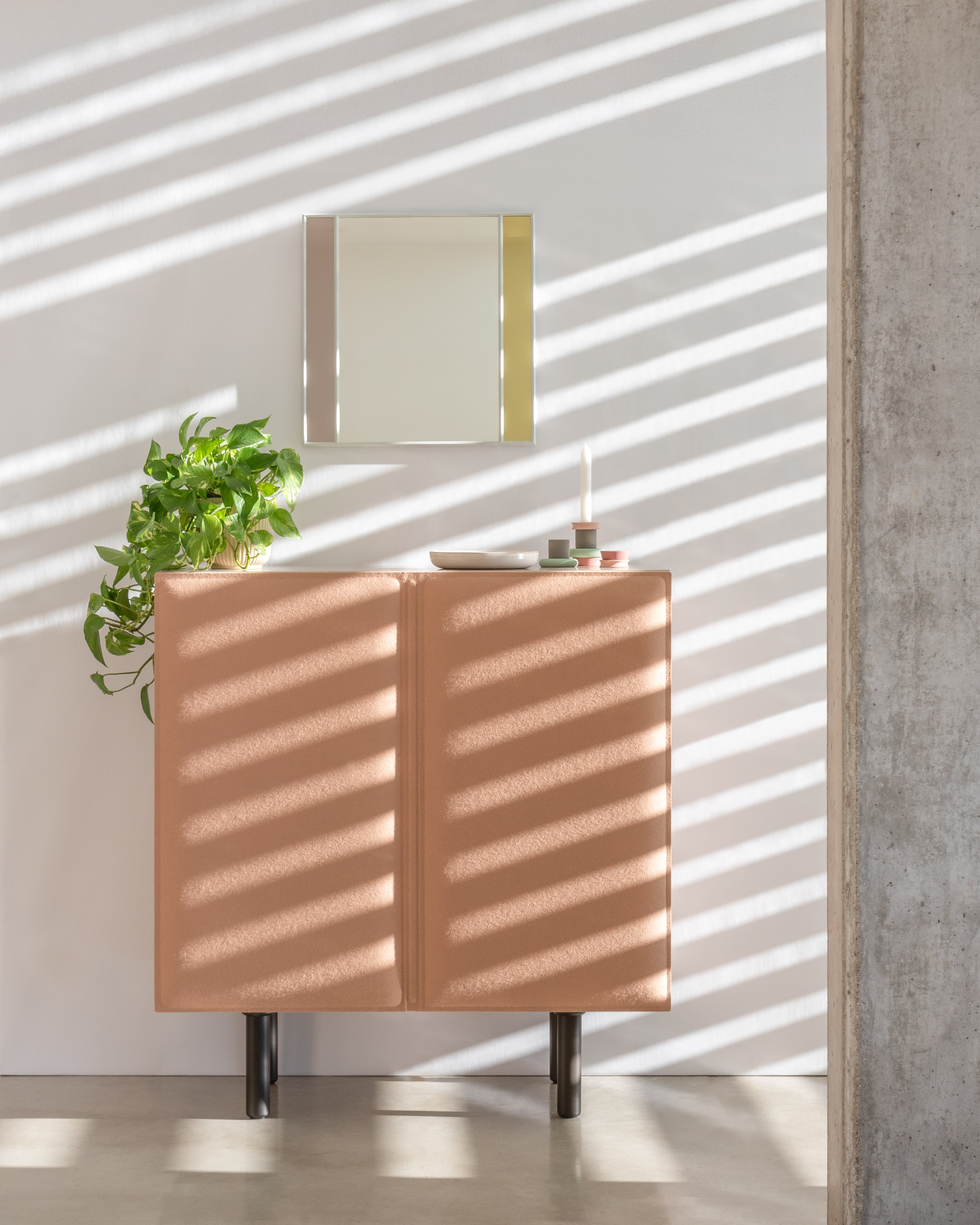 Tacito: il mobile contenitore minimalista e innovativo