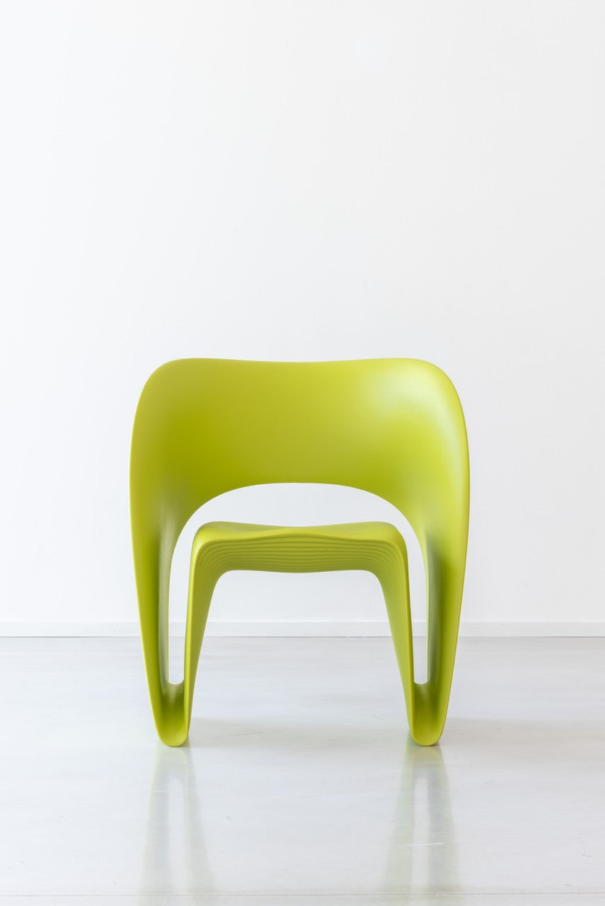 Seduta Raviolo lime vista frontale struttura monoblocco polietilene design Magis