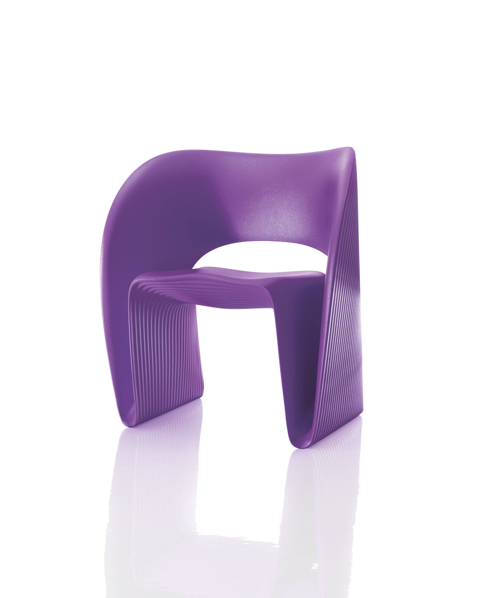 Poltroncina Raviolo Magis plastica viola texture differenziate indoor outdoor design