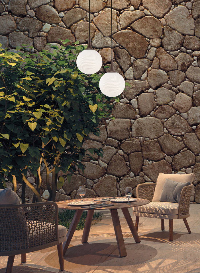Tee Outdoor – lampade da esterno sferiche in polietilene con struttura in metallo verniciato