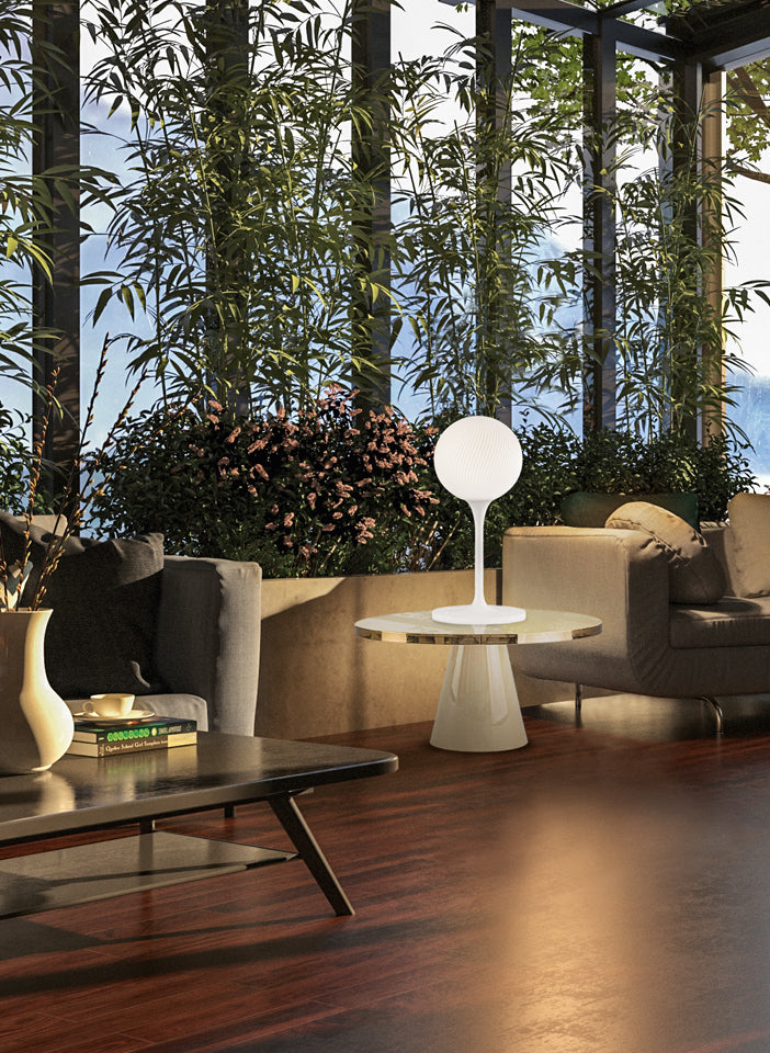 Tee Outdoor – lampade da esterno sferiche in polietilene con struttura in metallo verniciato