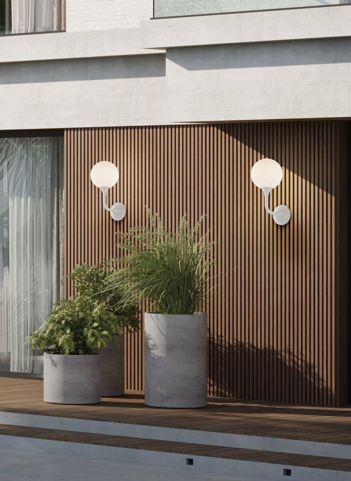 Tee Outdoor – lampade da esterno sferiche in polietilene con struttura in metallo verniciato-Masiero