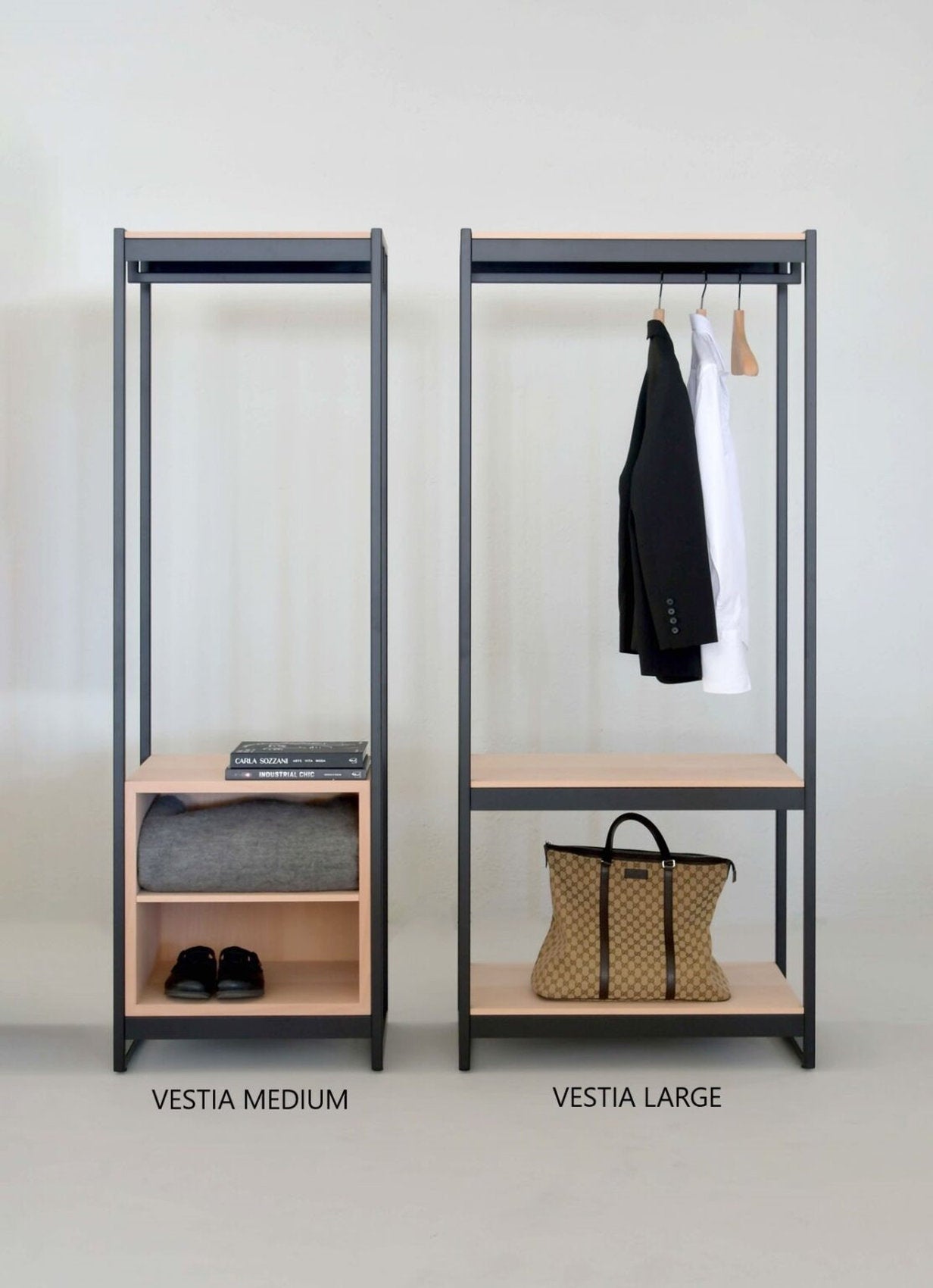 jpg Appendiabiti modulari Vestia Collection xam Medium e Large affiancati con top decorativi legno