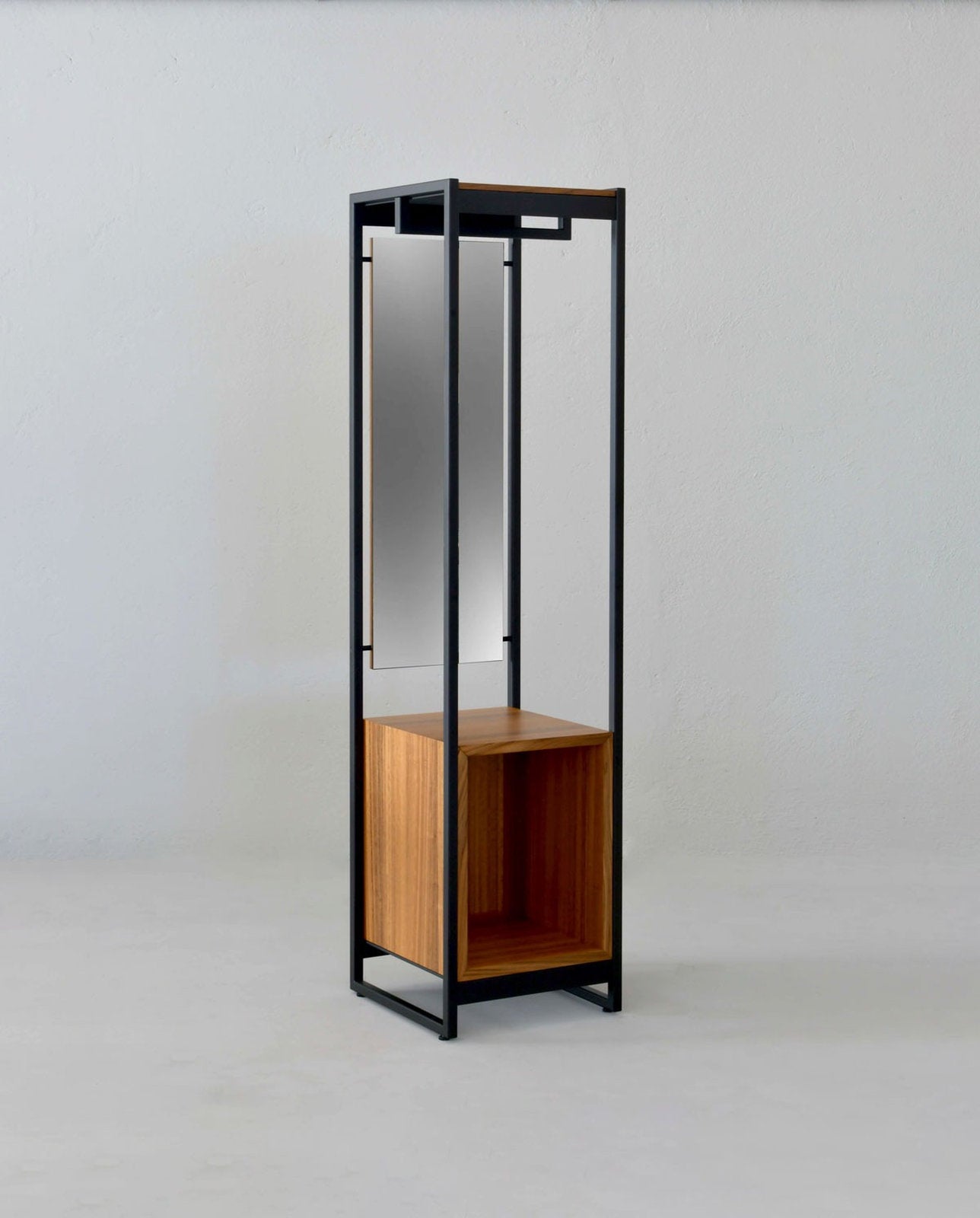 Vestia Small xam appendiabiti modulare con box contenitore legno specchio fumé struttura acciaio verniciato