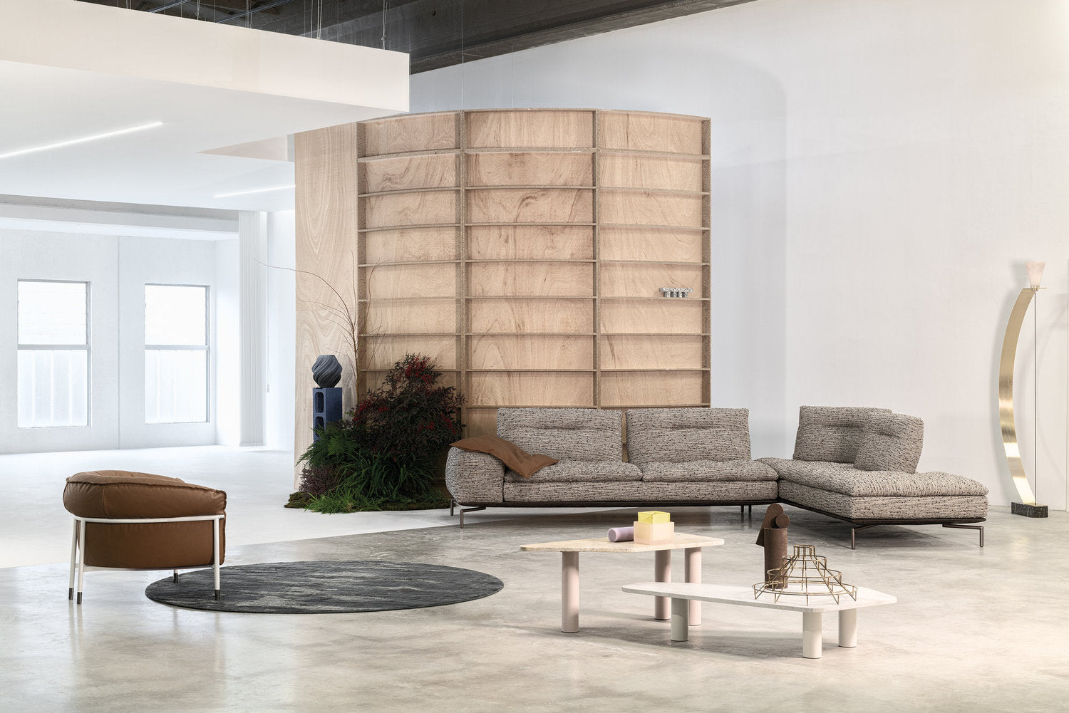 Divano angolare in tessuto Carlton di Cierre Imbottiti e poltroncina in pelle Mac