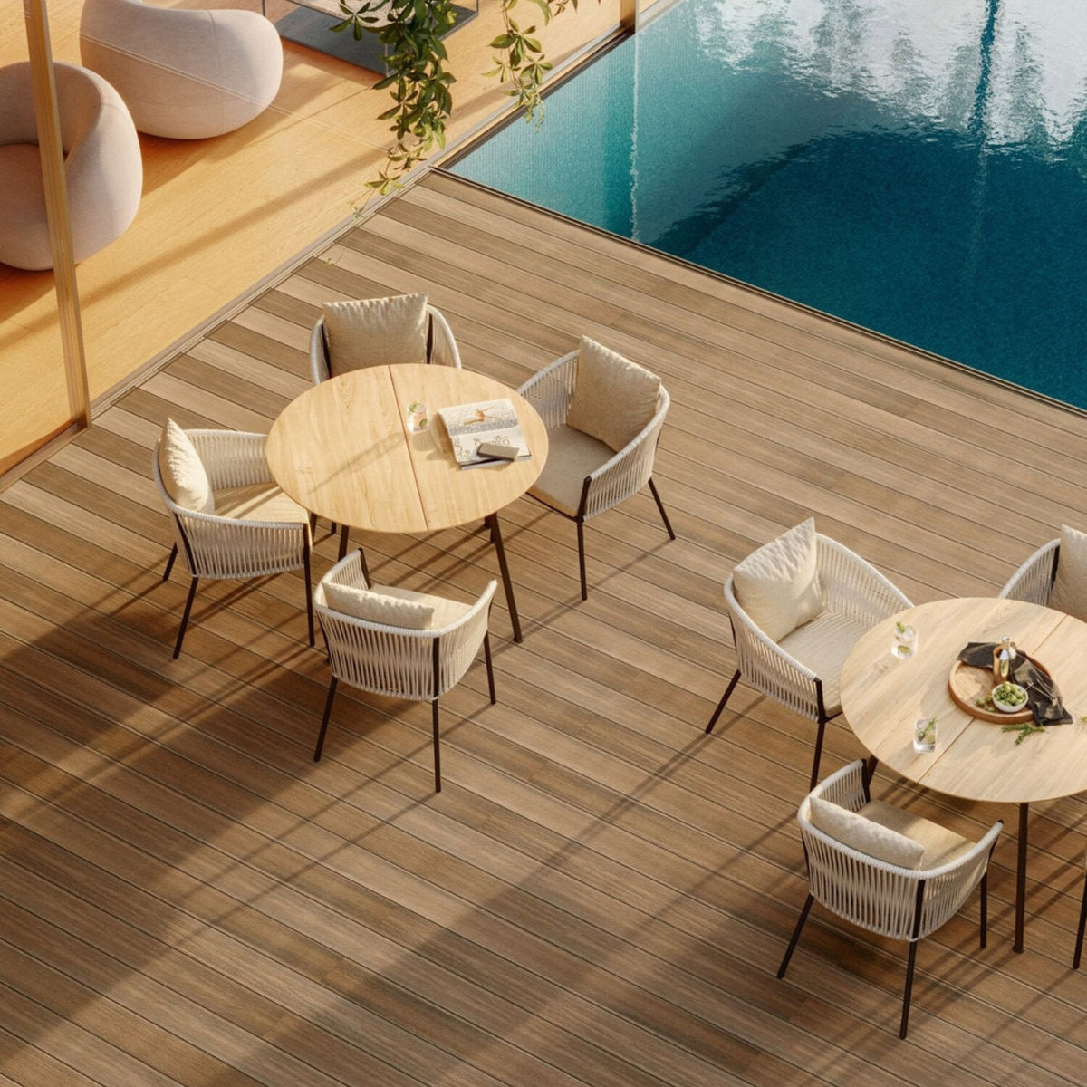 Pavimentazione outdoor in wpc Skema a bordo piscina in contesto hotel ristorante