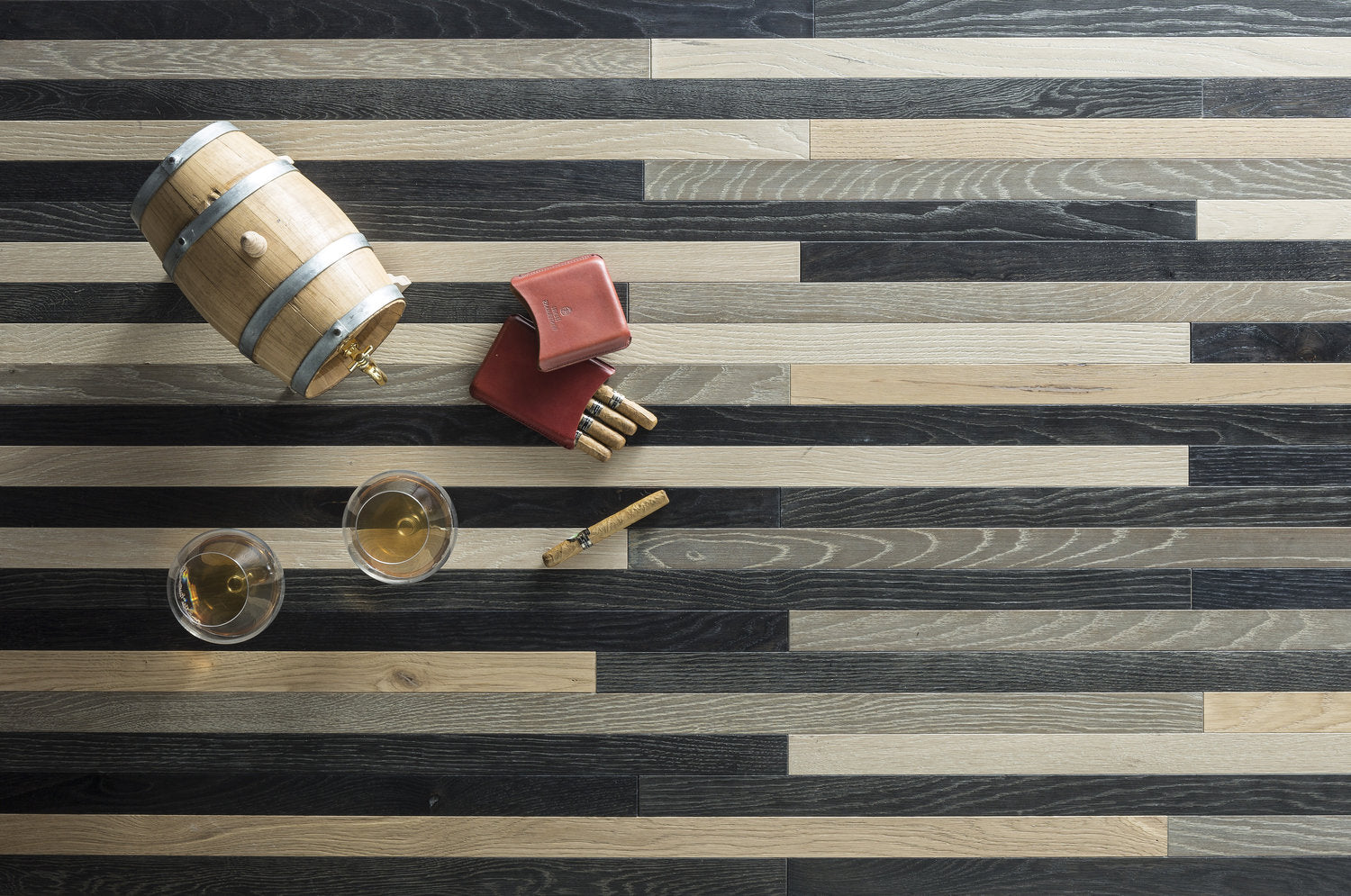 Parquet LAB Strip Stile rovere multicolore, listelli stretti in alternanza cromatica, Made in Italy