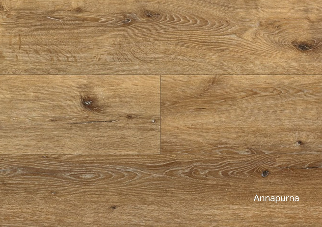 Pavimento SPC Flow 55 Annapurna, effetto legno rovere miele con nodi e venatura marcata