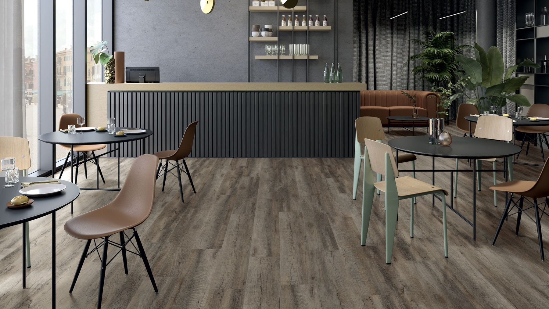 Pavimento SPC Flow 55 Kilimangiaro effetto legno in locale contract, tono greige