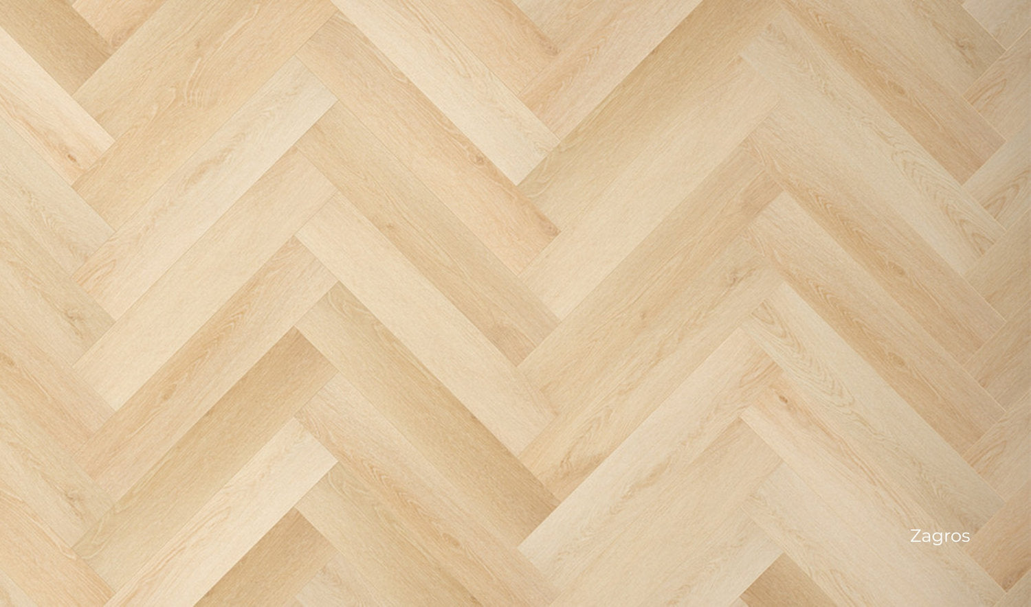Pavimento SPC Flow posa a spina italiana, effetto legno chiaro, venatura delicata e finitura opaca