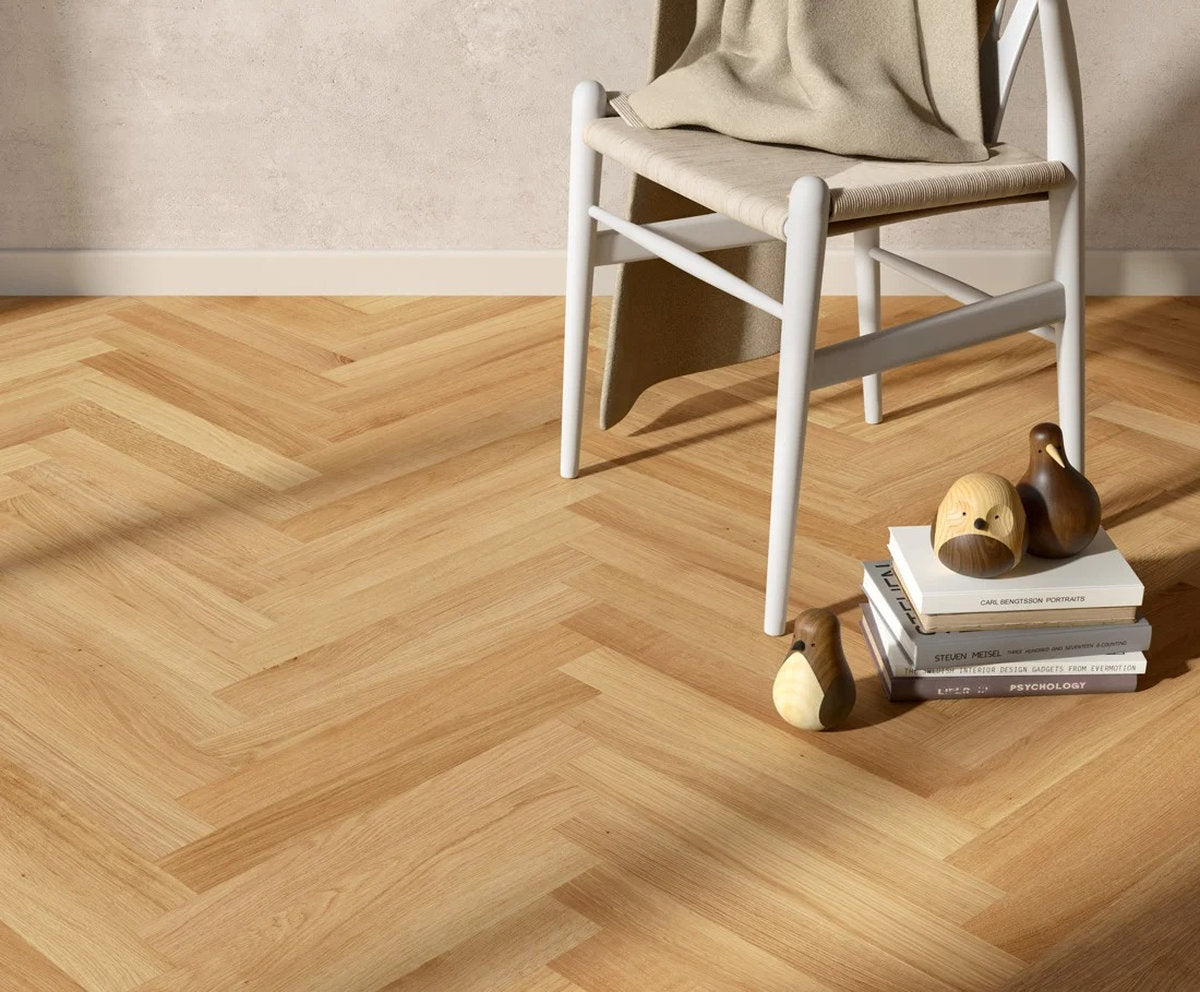 Pavimento in rovere a spina italiana Woodco HIM in ambiente, parquet prefinito con posa a spina