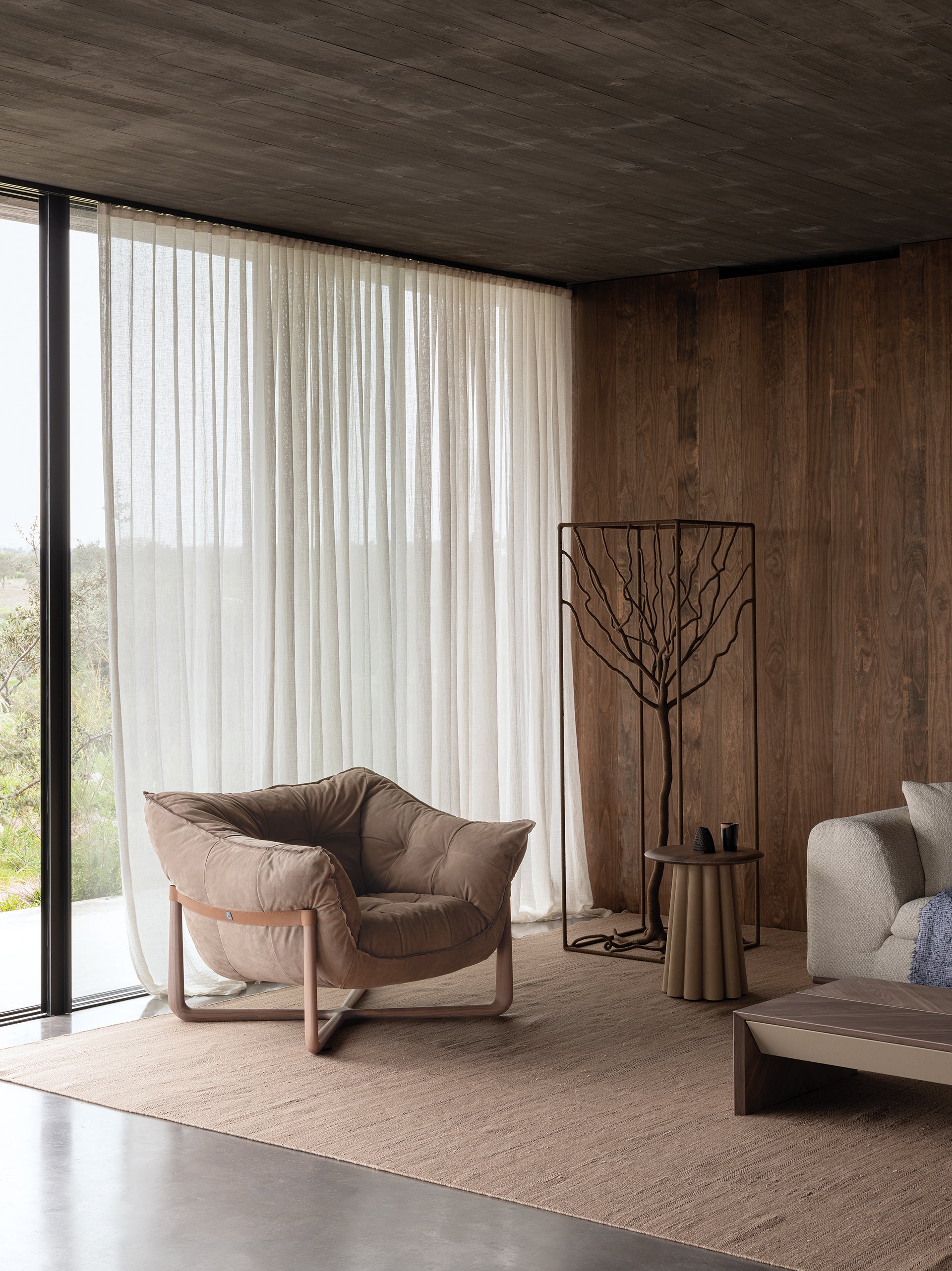 Vista ambiente con poltrona Donald Cierre1972 in pelle marrone