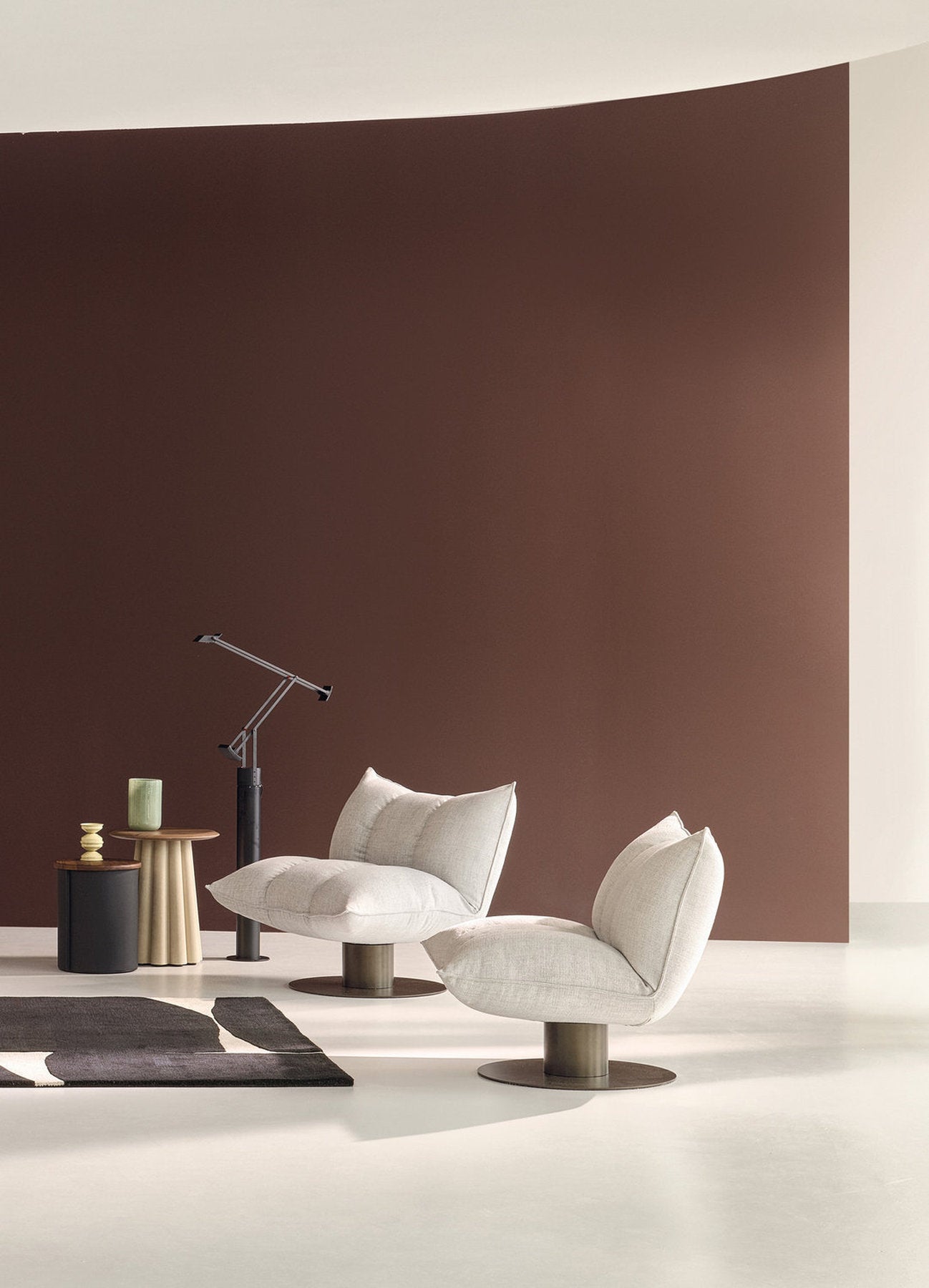 Poltrone Dock Cierre1972 in tessuto, sedute lounge girevoli per living e spazi contract
