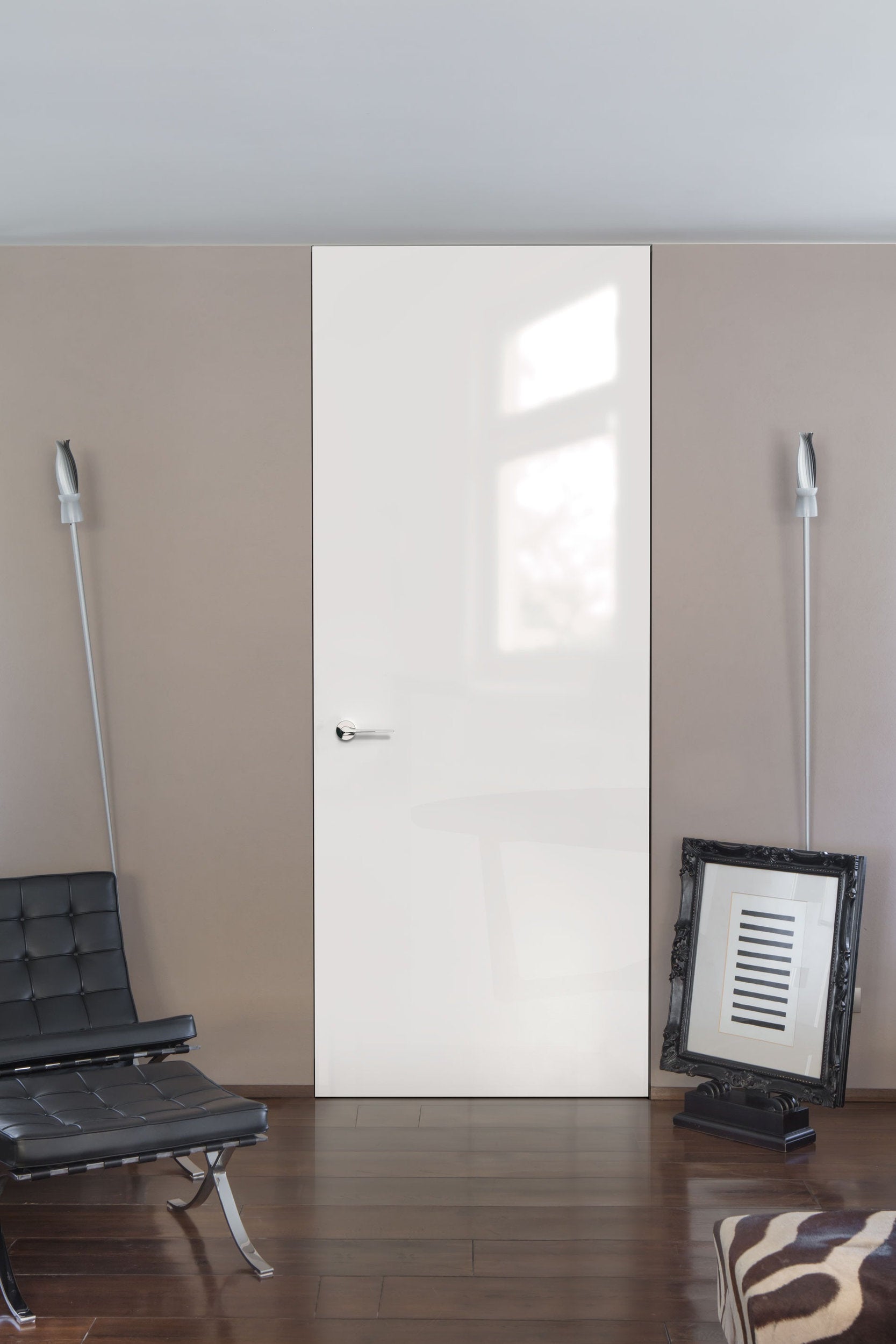Porta filo muro V0 Viva Porte complanare con finitura bianca lucida