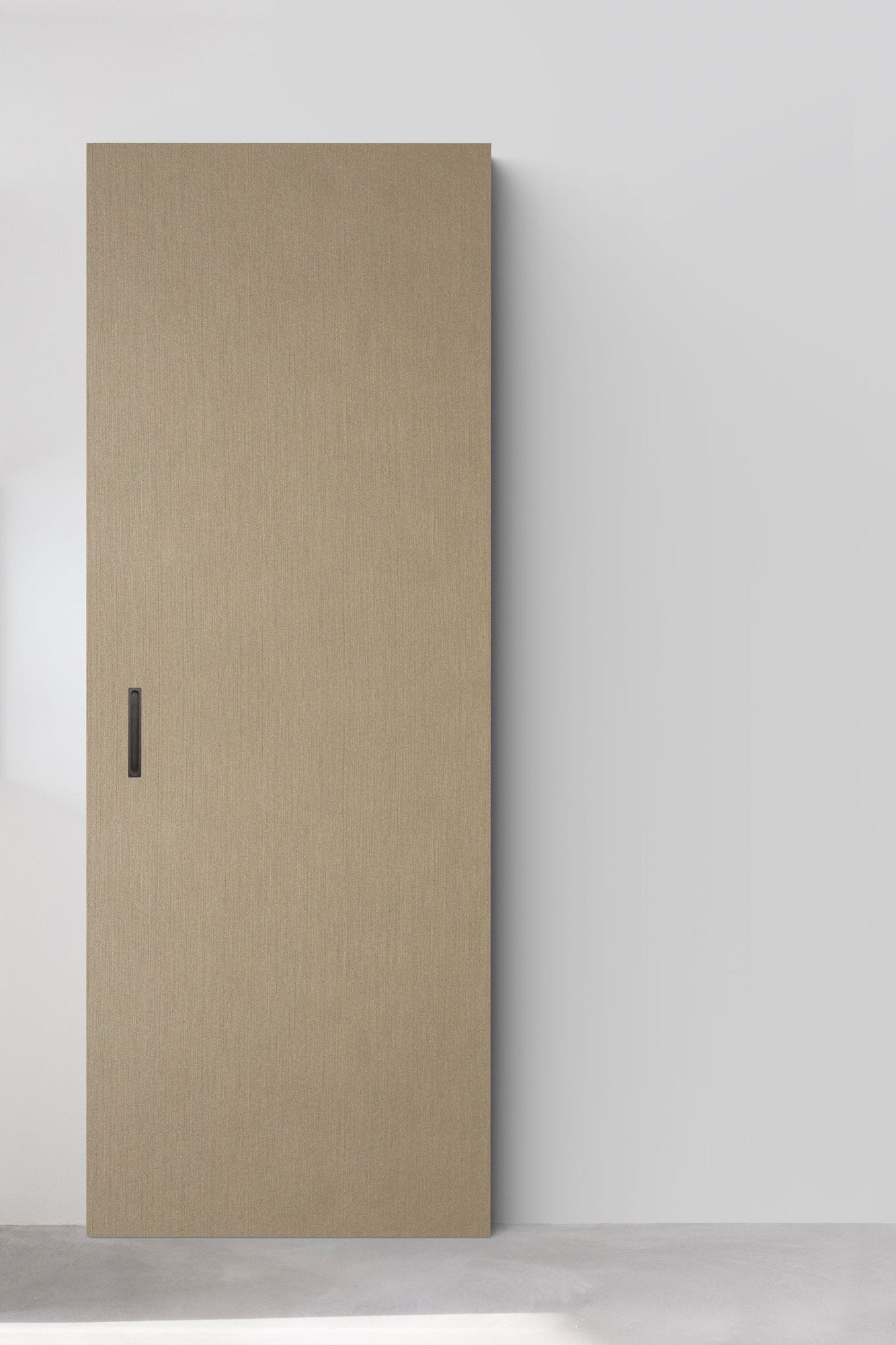 Vista frontale porta scorrevole Viva VSE Minima esterno muro con anta beige spessore 60 mm