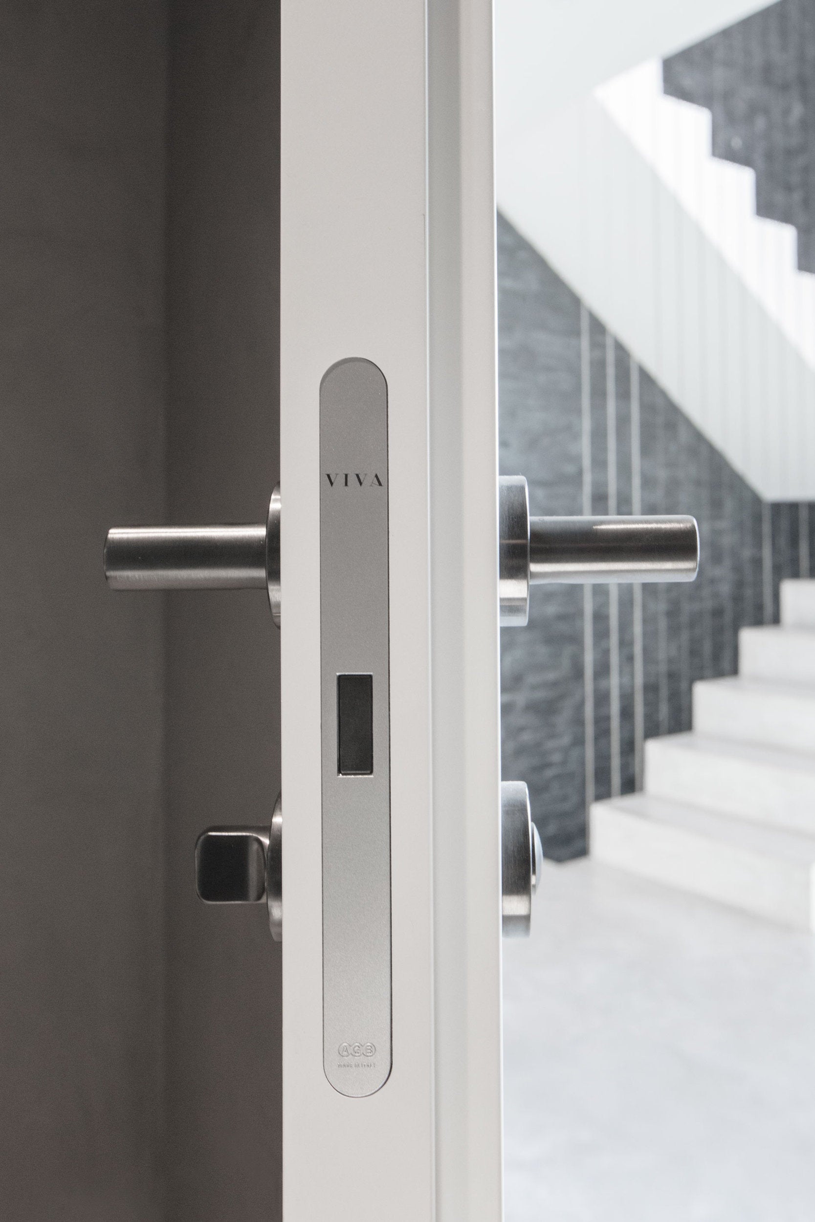 Serratura magnetica porta filo muro V0 Viva Porte Milano