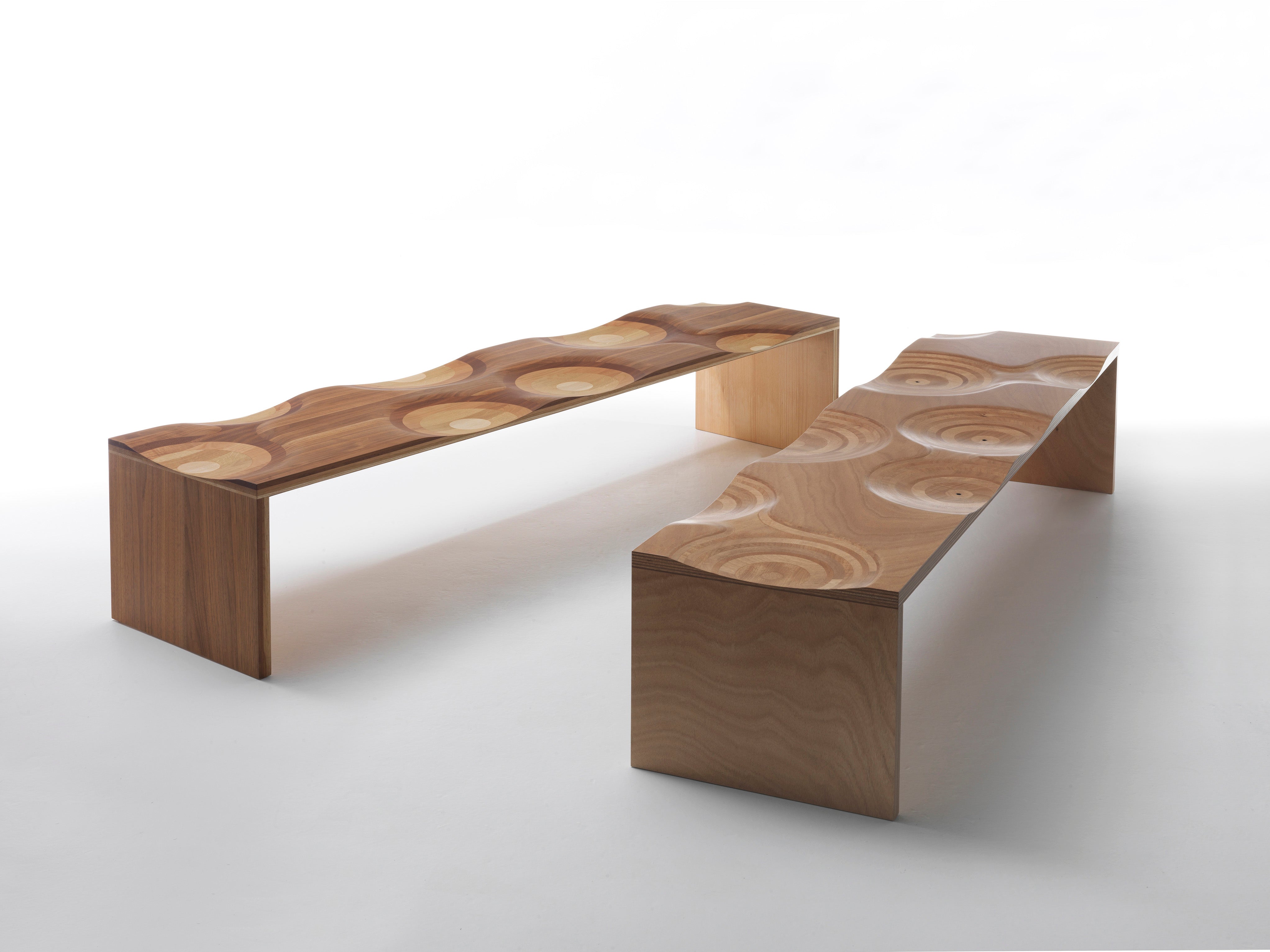 Ripples indoor panca in legno scolpita
