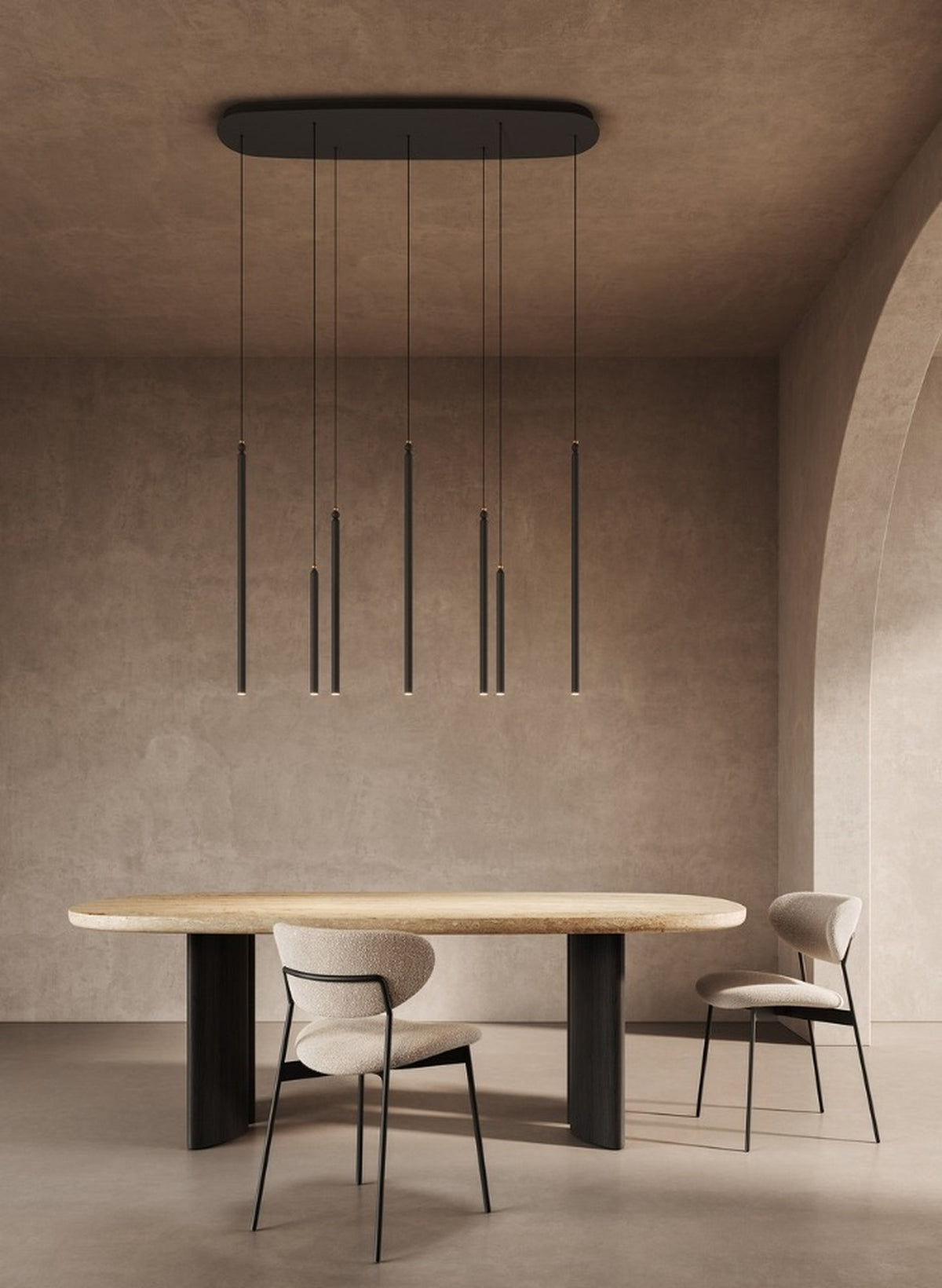 Lampadario a sospensione Serica C7 CB 120 di Masiero con 7 luci LED tubolari sopra un tavolo da pranzo moderno.