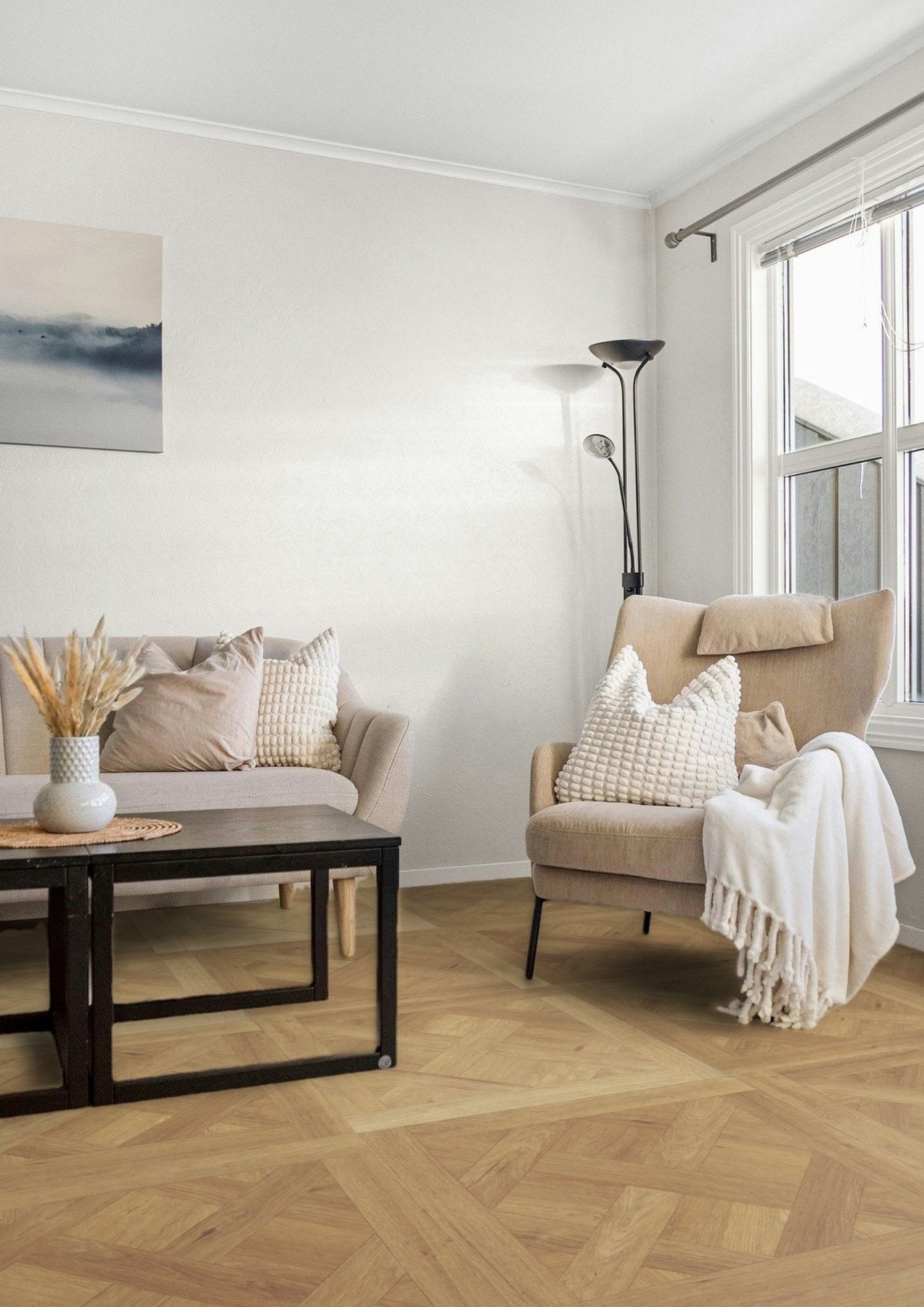 Zona relax con parquet laminato effetto rovere naturale in posa Chateau della collezione Syncro Parquet Skema