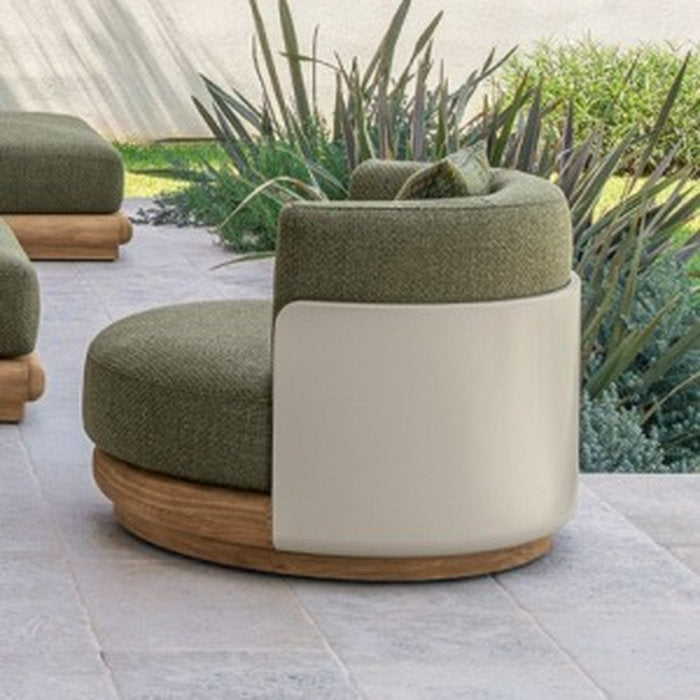 Poltrona girevole outdoor Itaca Talenti con base in Accoya e rivestimento verde per terrazza o giardino