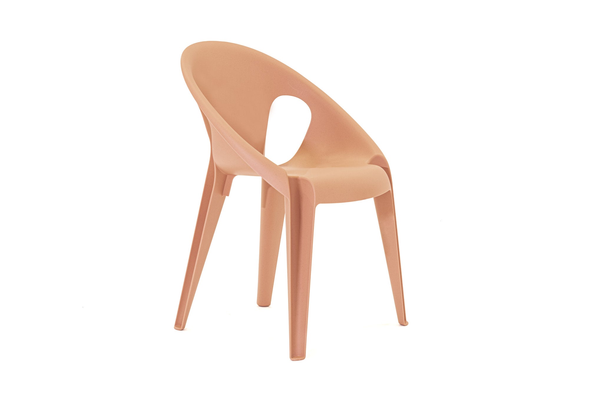 Vista angolare della sedia Bell Chair con struttura monoblocco e linee fluide