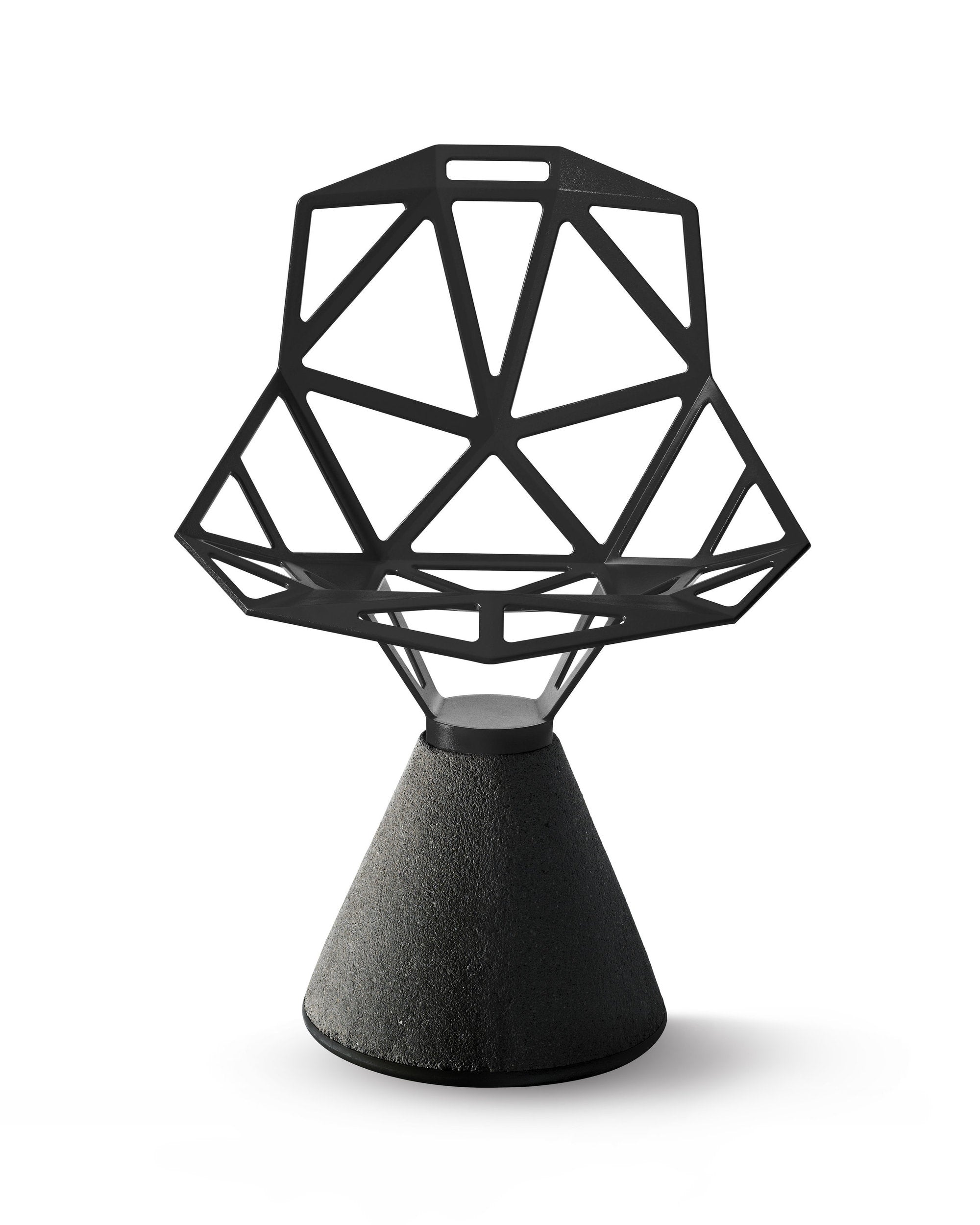 Sedia Chair One Concrete Magis nera, base in cemento nero e seduta geometrica, vista frontale