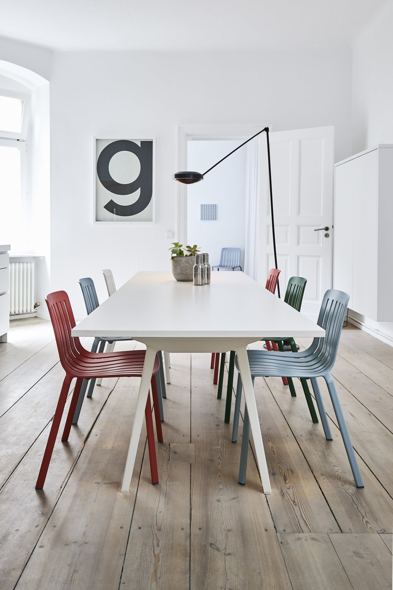 Sedie Plato Magis multicolore per sala pranzo residenziale contract design Jasper Morrison mix colori