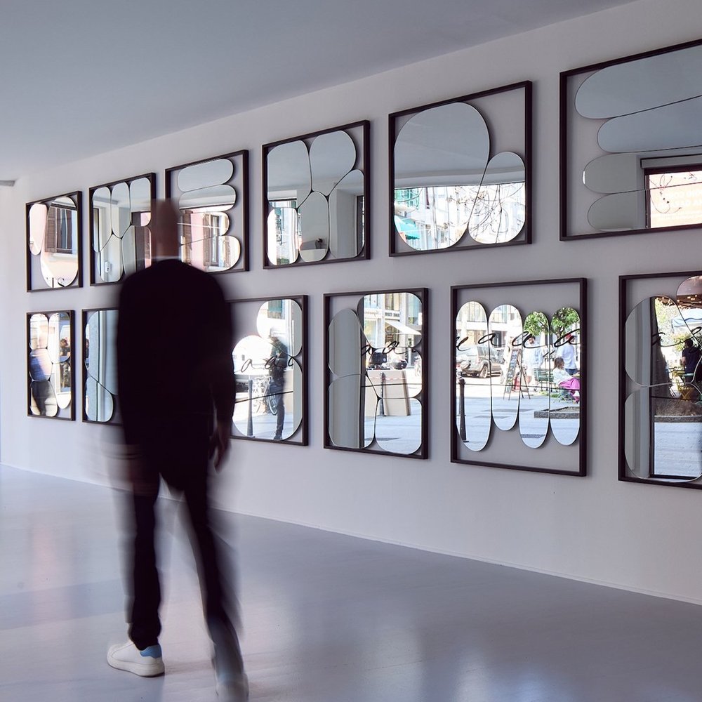 Installazione specchi Morphed Mirror ex Squash Paul Cocksedge Magis Milano
