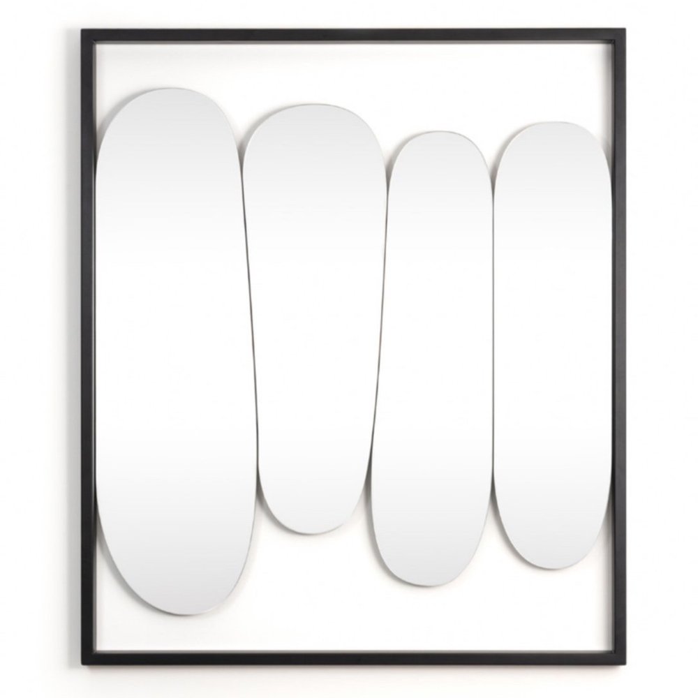 Specchio Morphed Mirror Squash Magis con quattro forme verticali, cornice nera