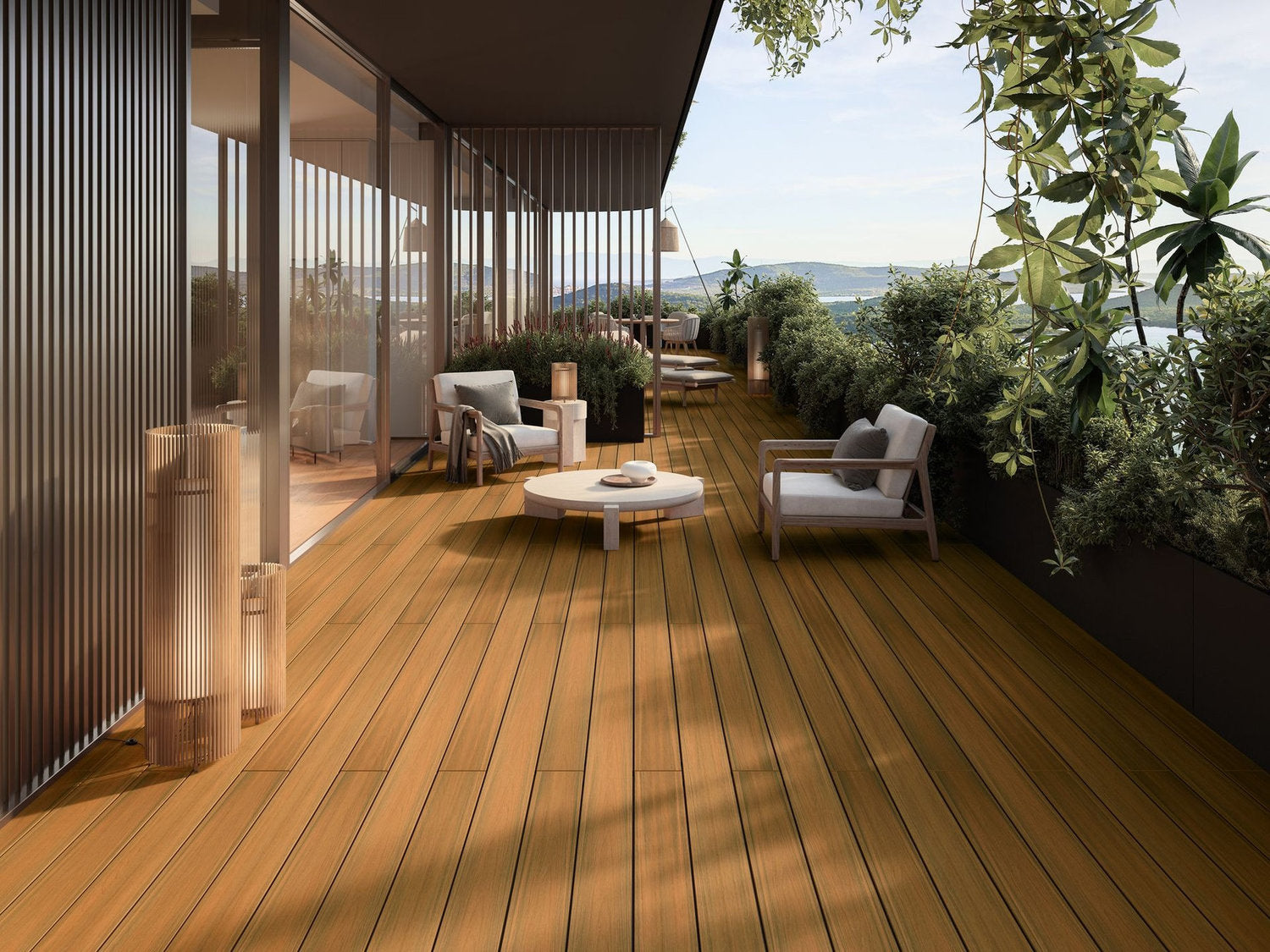 Doghe in WPC color ipe lapacho su terrazza panoramica con sedute in legno e vista sul paesaggio
