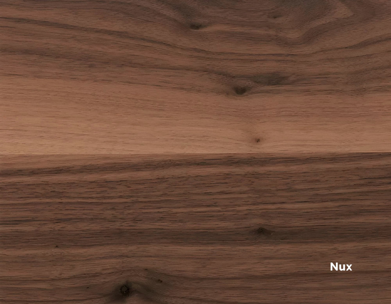 Campione di parquet Yles in noce canaletto Nux, con venature marcate e tonalità calde.