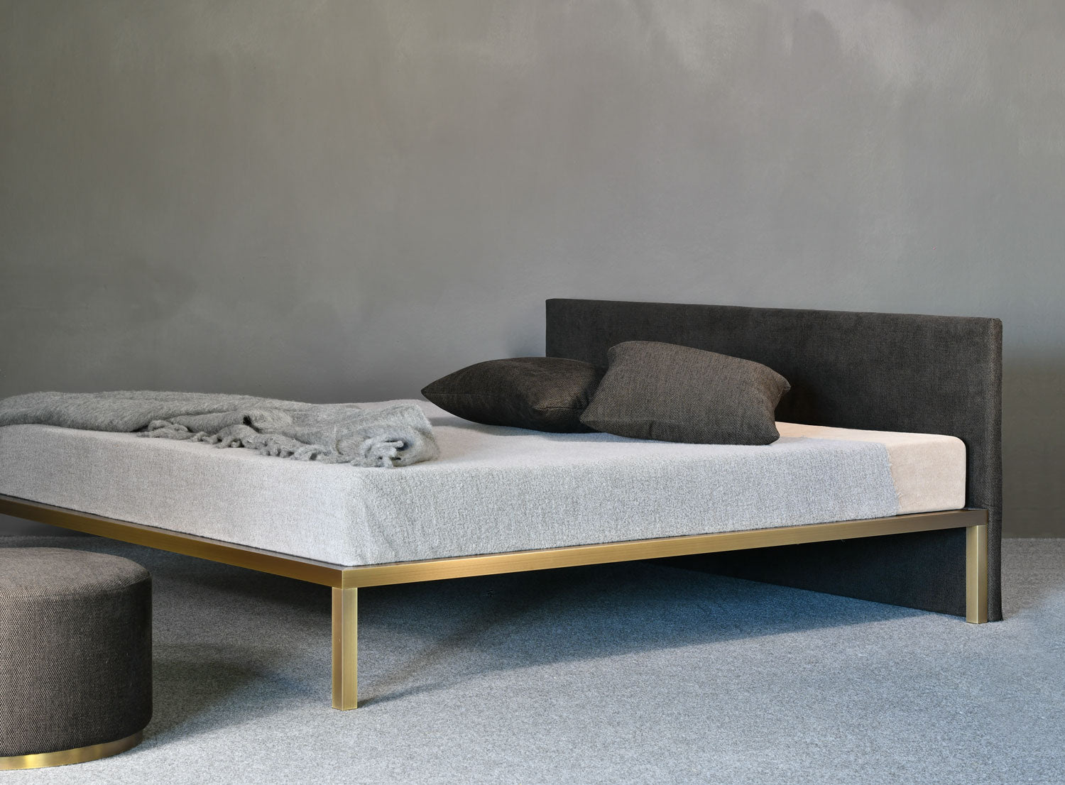 Testata X One Space: elegante pannello imbottito per letto X One