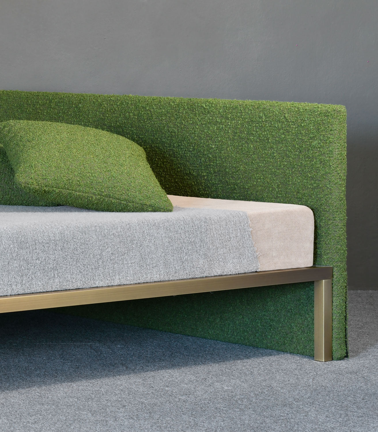 Testata X One Space: elegante pannello imbottito per letto X One