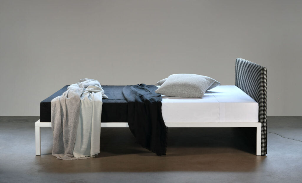 Testata X One Space: elegante pannello imbottito per letto X One