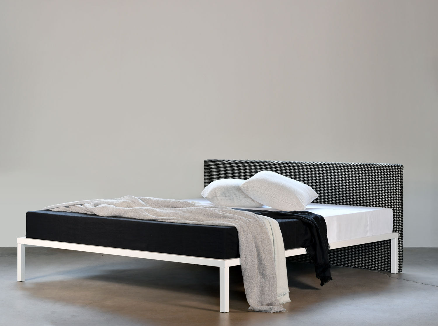 Testata X One Space: elegante pannello imbottito per letto X One