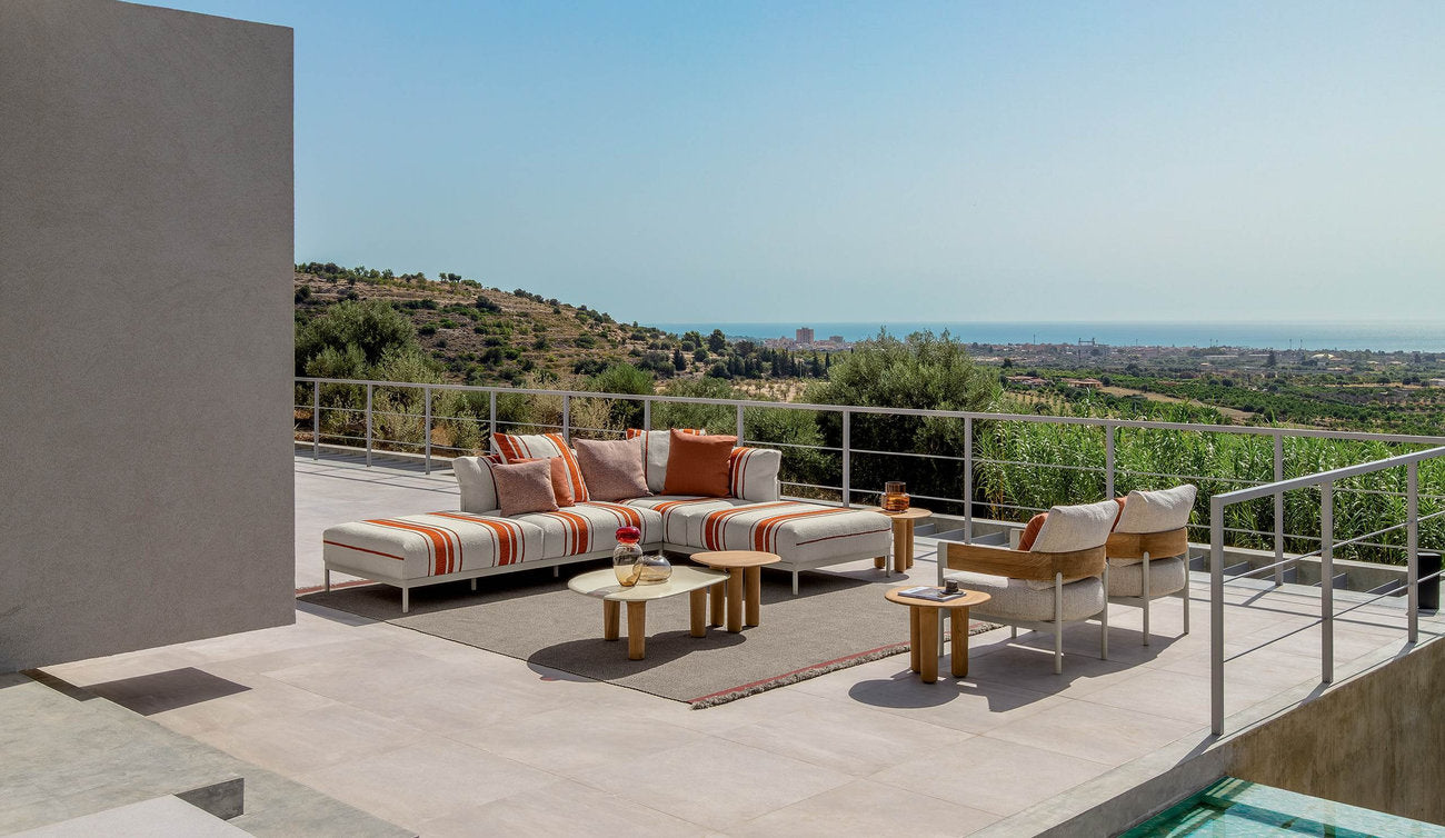 Divano da esterno Talenti Flow con chaise longue, composizione modulare per terrazza