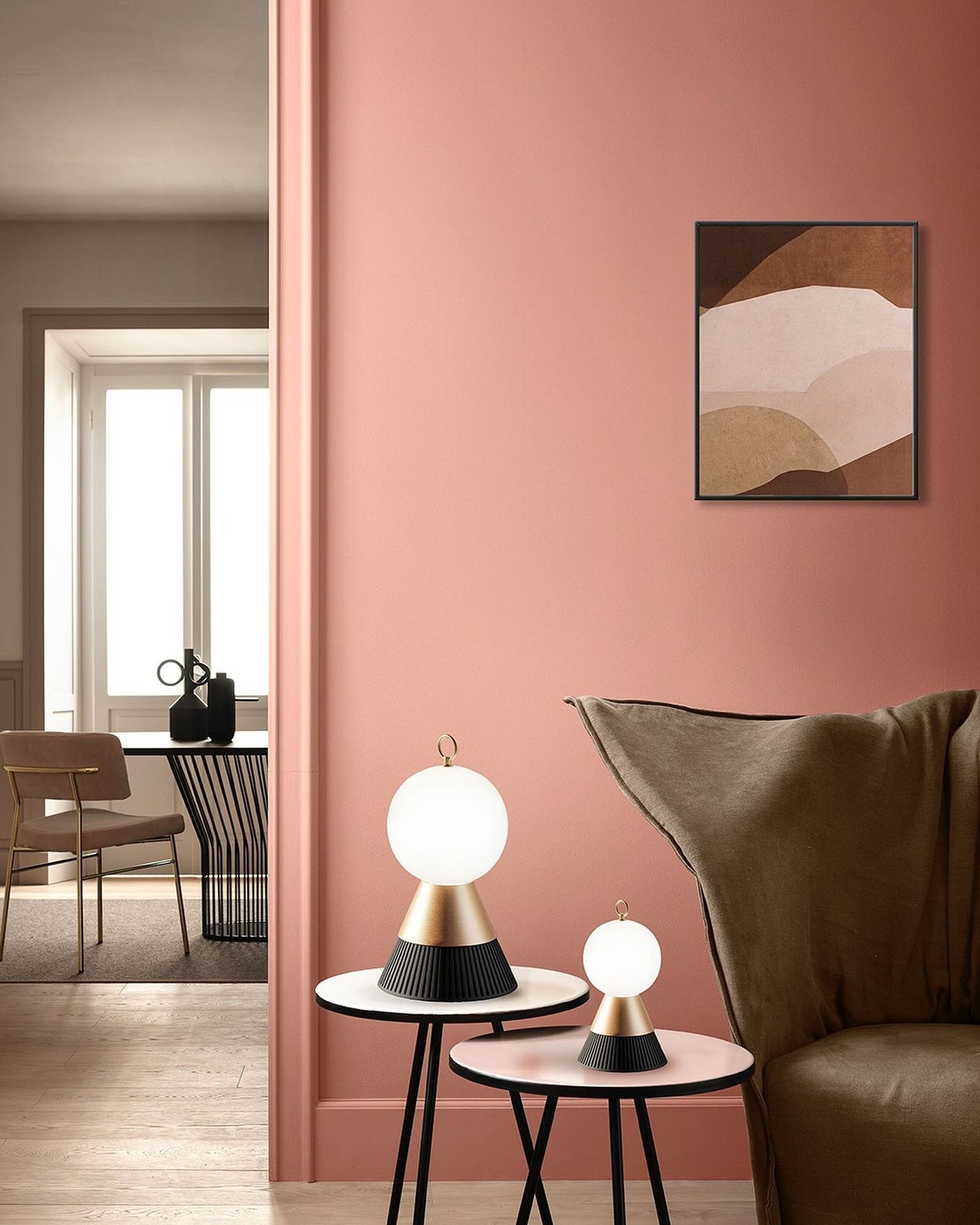 Lampada da tavolo Bozu Masiero in due diverse dimensioni in living contemporaneo