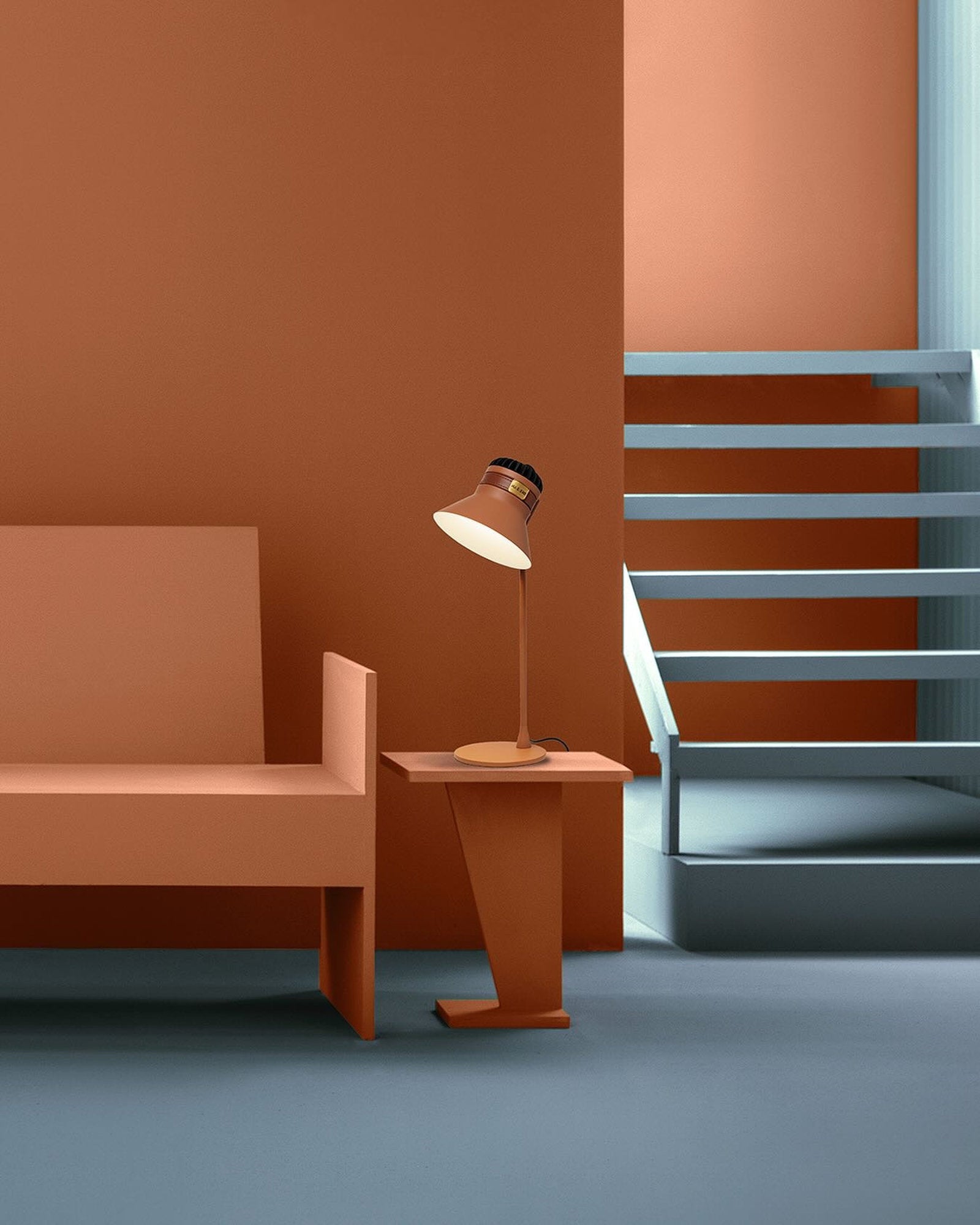 lampada da tavolo Cordea Masiero color terracotta in ambiente contemporaneo colori Kerakoll
