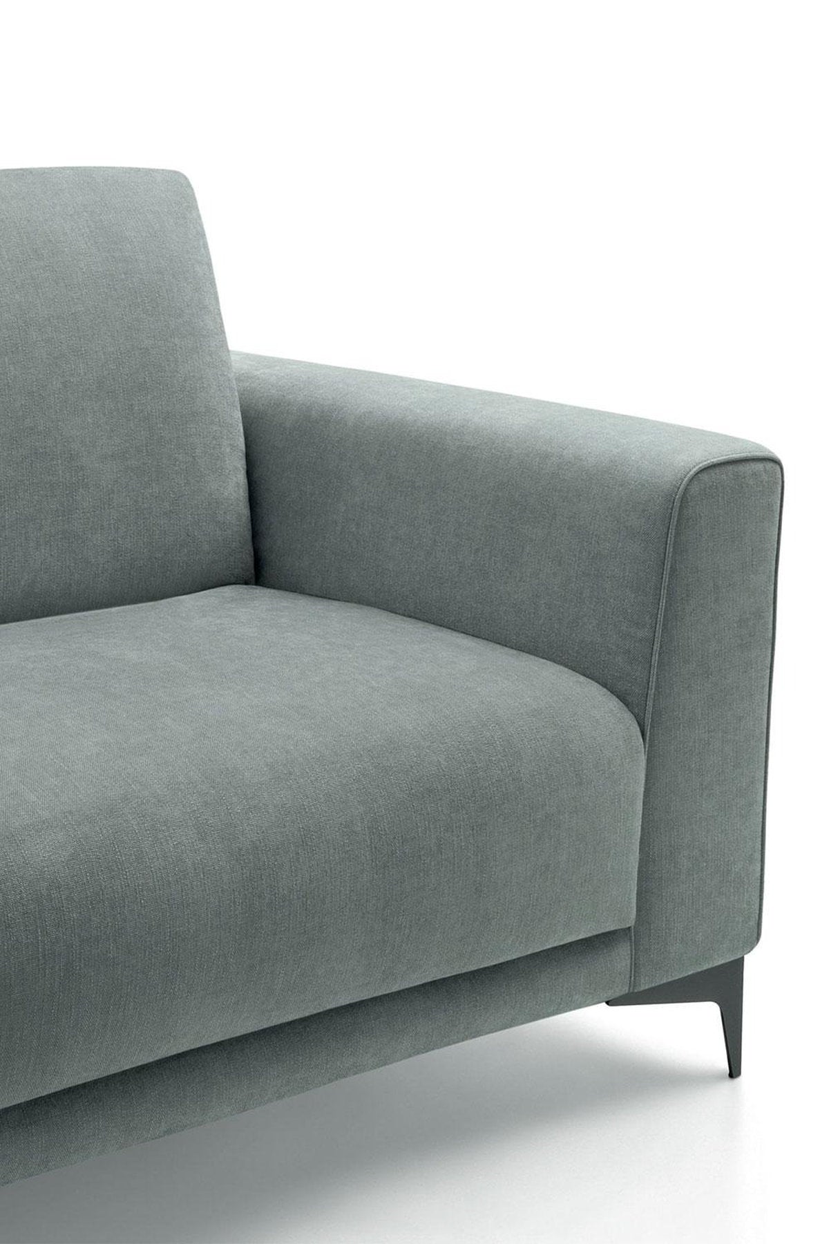 Divano letto comodo Bedford Bodema, seduta ampia e schienali bassi, tessuto grigio chiaro