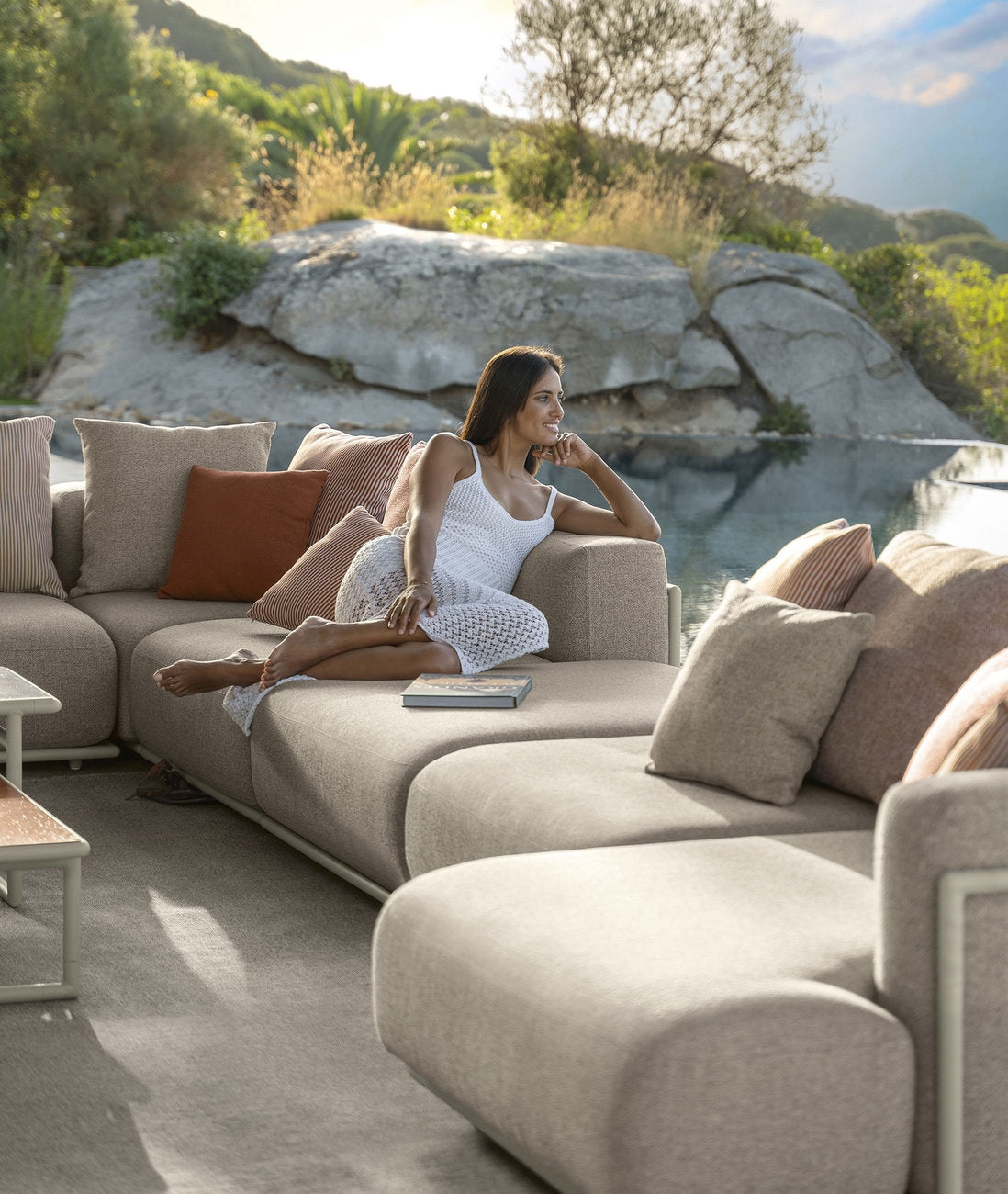 divano modulare da esterno Tressé Talenti composizione angolare terrazza