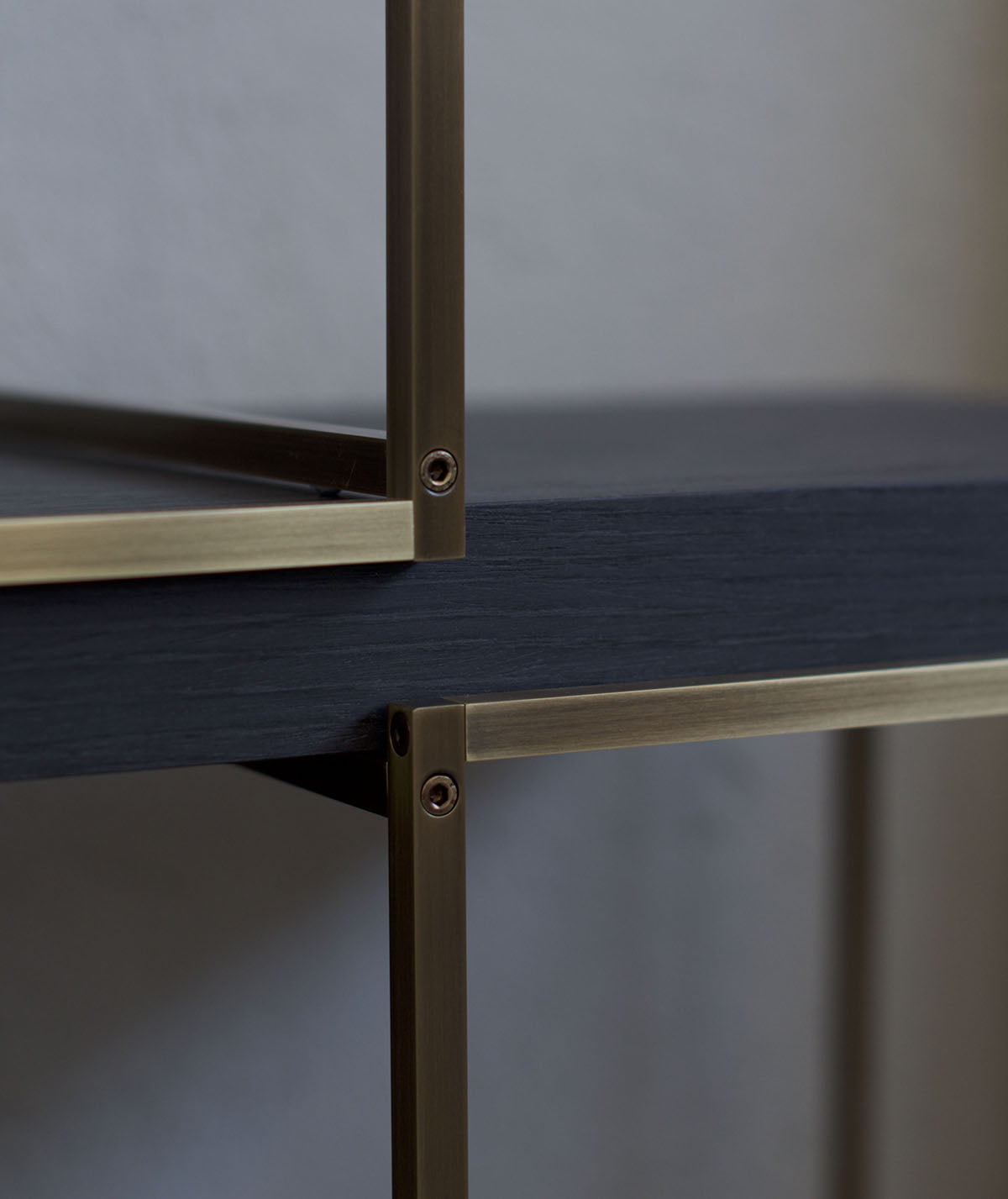 Dettaglio assemblaggio modulo cubico vero ottone libreria New York  Xam 