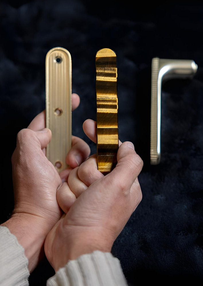 Controllo manuale inserti in occhio di tigre e ottone per maniglia Krone Jewel
