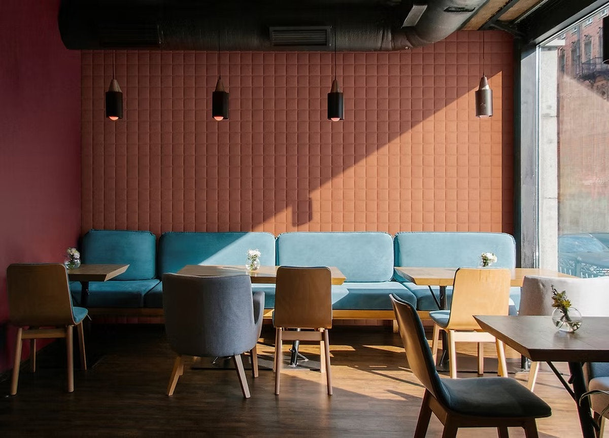 Pannelli acustici Fonoforma Choco motivo quadrato terracotta ristorante contract Fonolab Milano