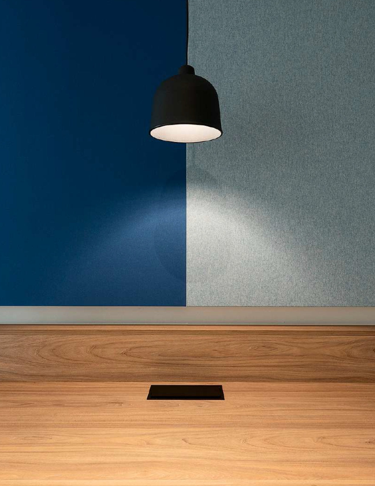 Pannelli fonoassorbenti da parete in tessuto Trevira blu e azzurro by Fonolab